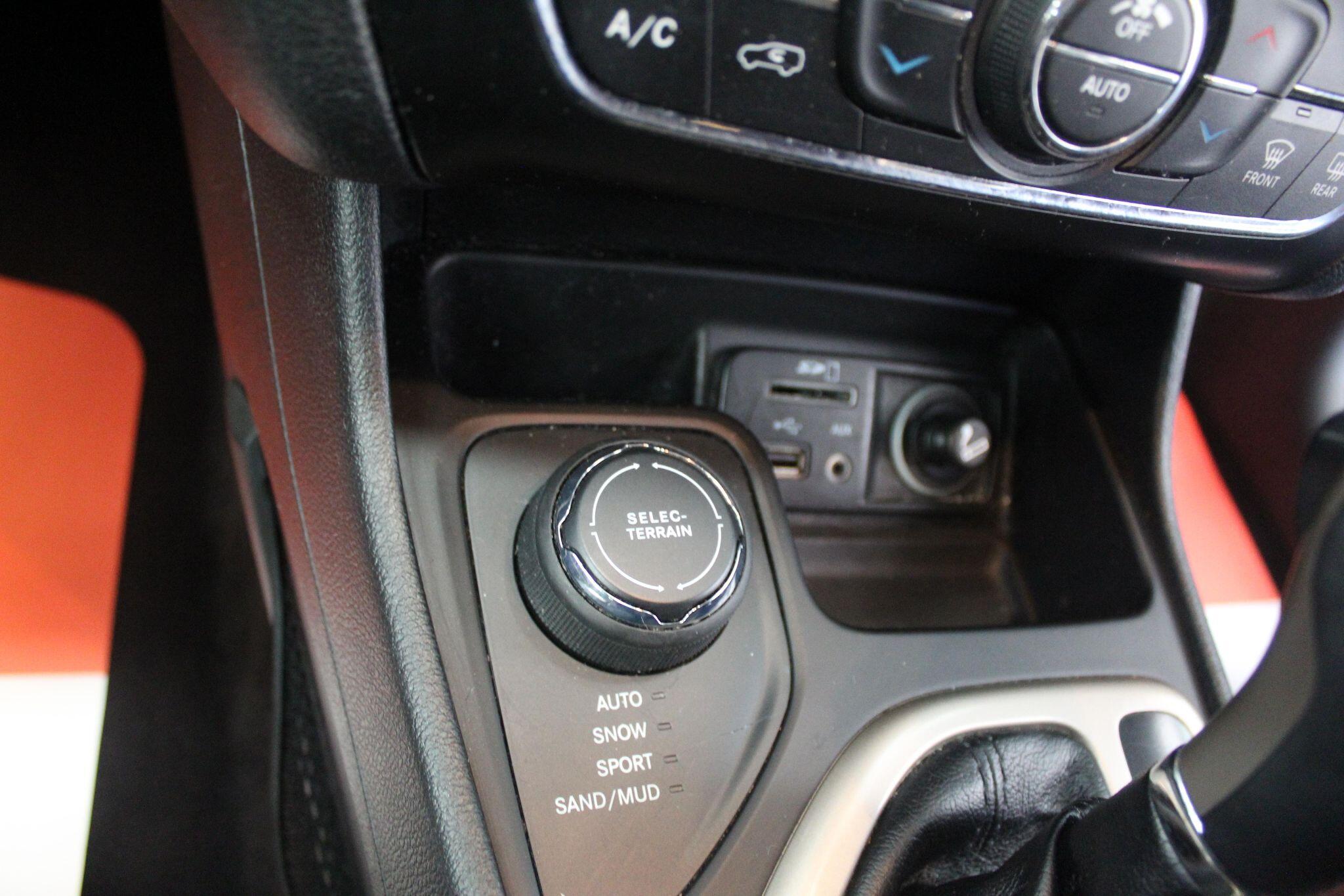 Jeep Cherokee view 44