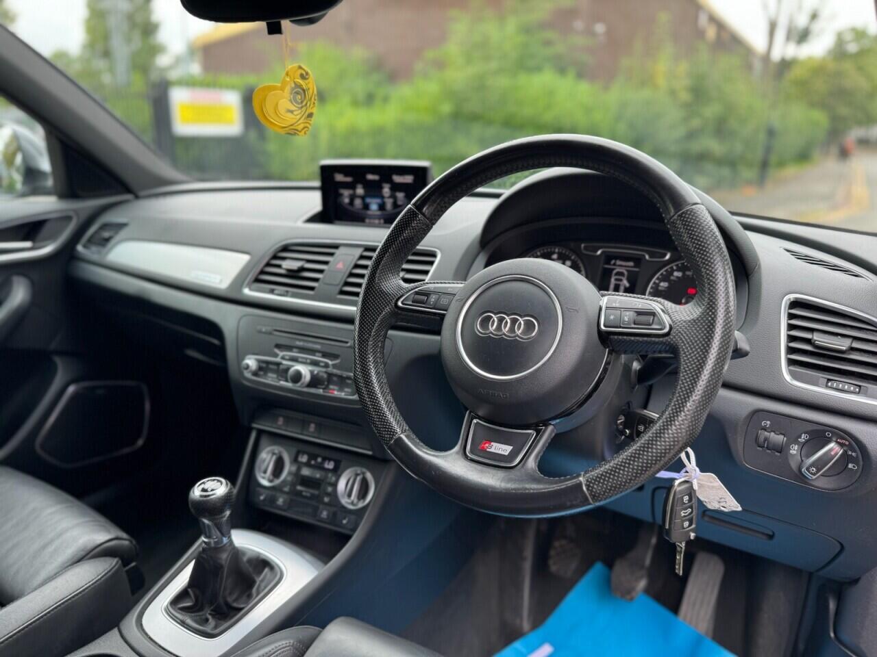 Audi Q3 view 13