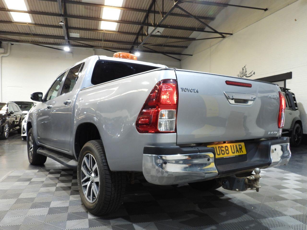 Toyota Hilux view 6