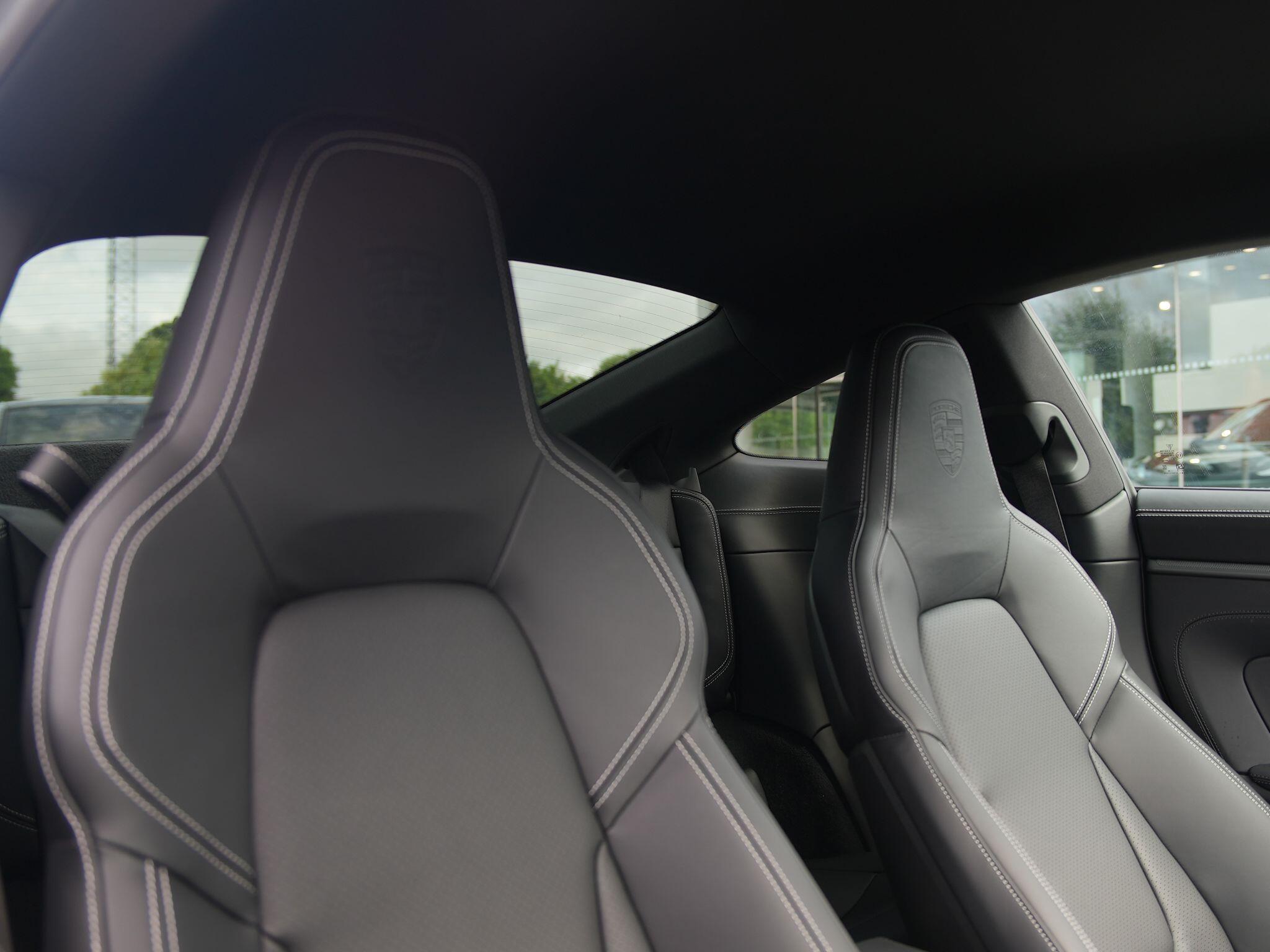 Porsche 911 view 10