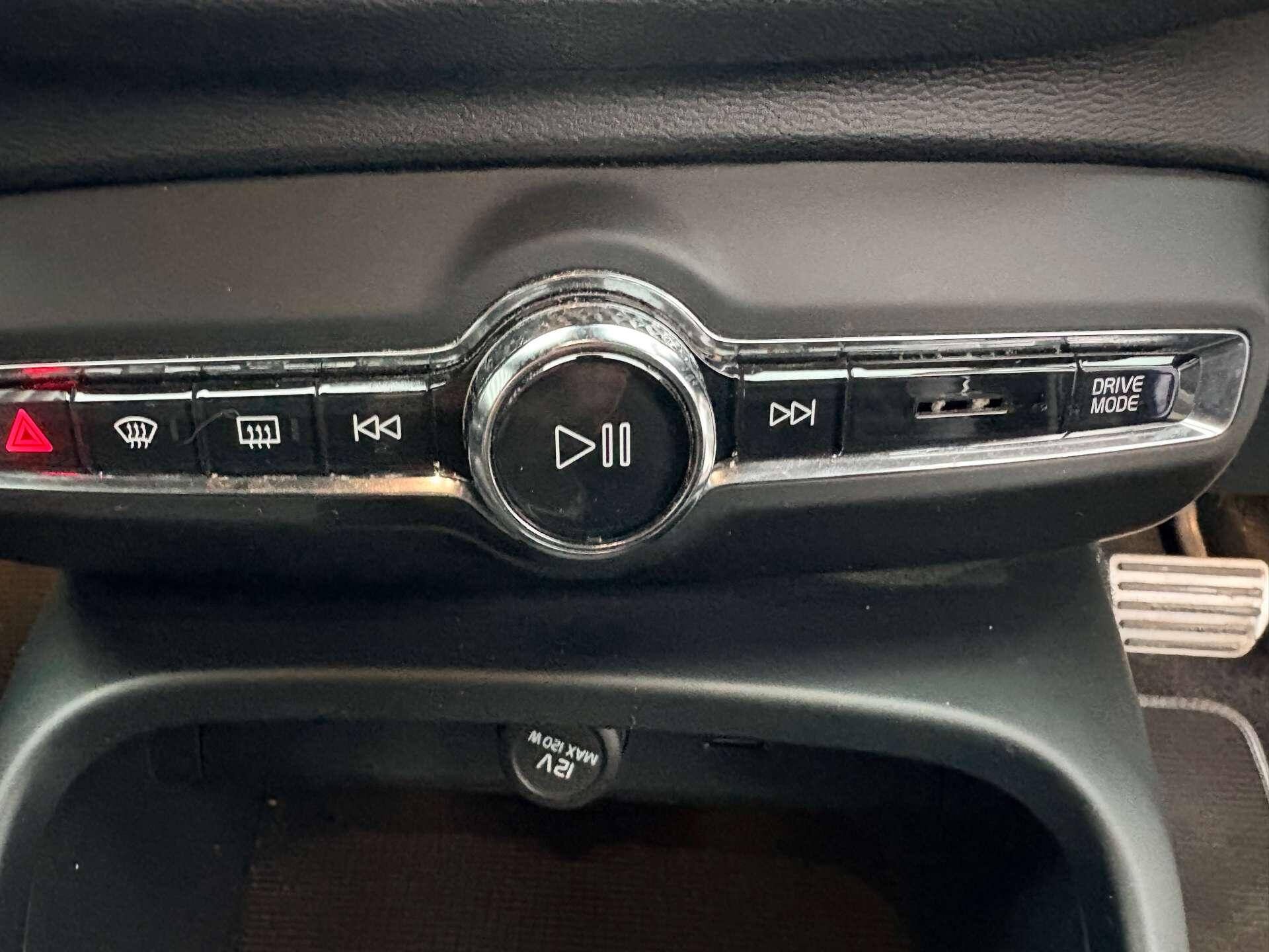 Volvo XC40 view 27