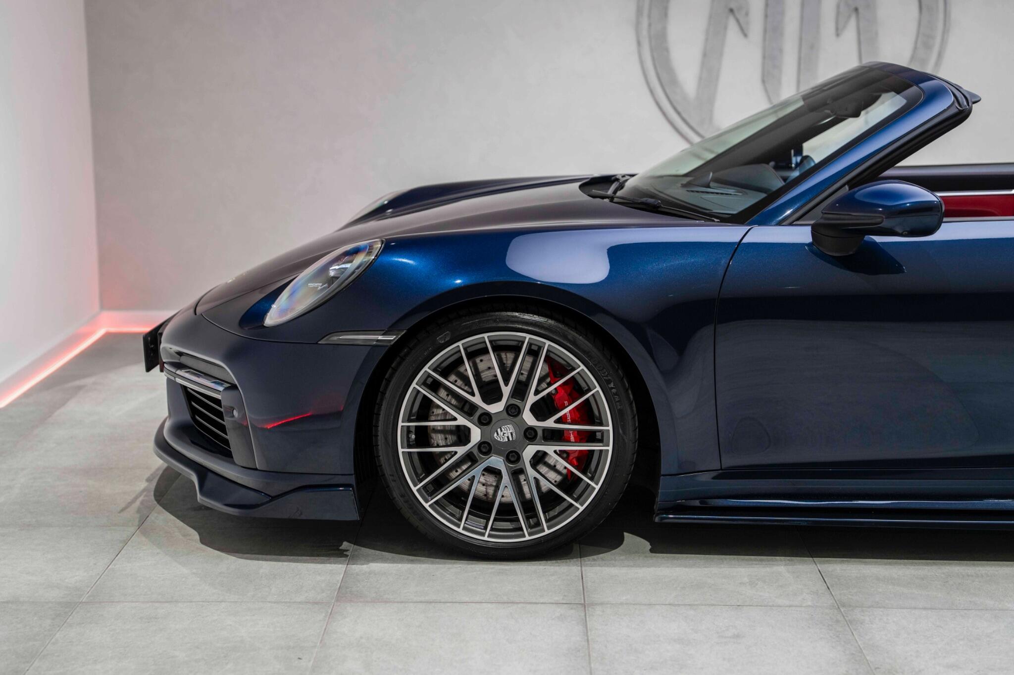 Porsche 911 view 4