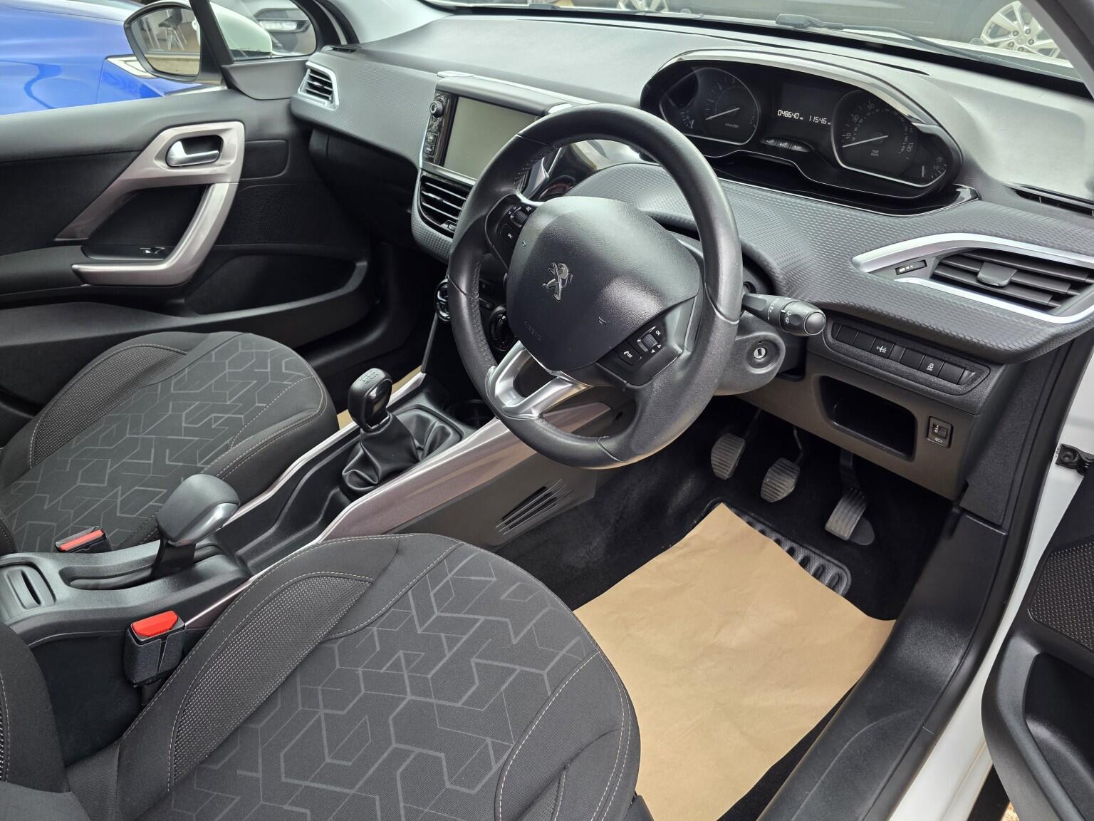 Peugeot 2008 view 6