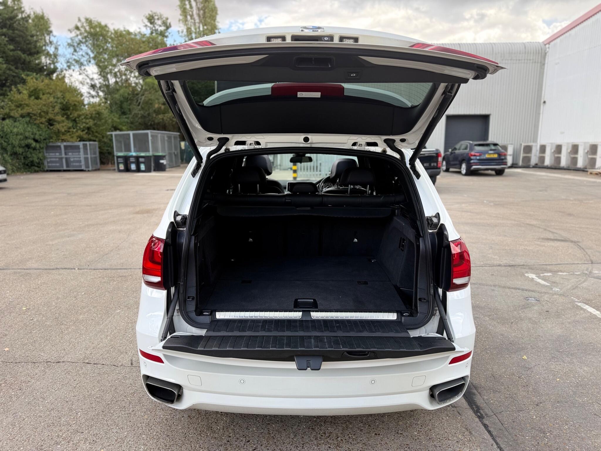 BMW X5 view 32
