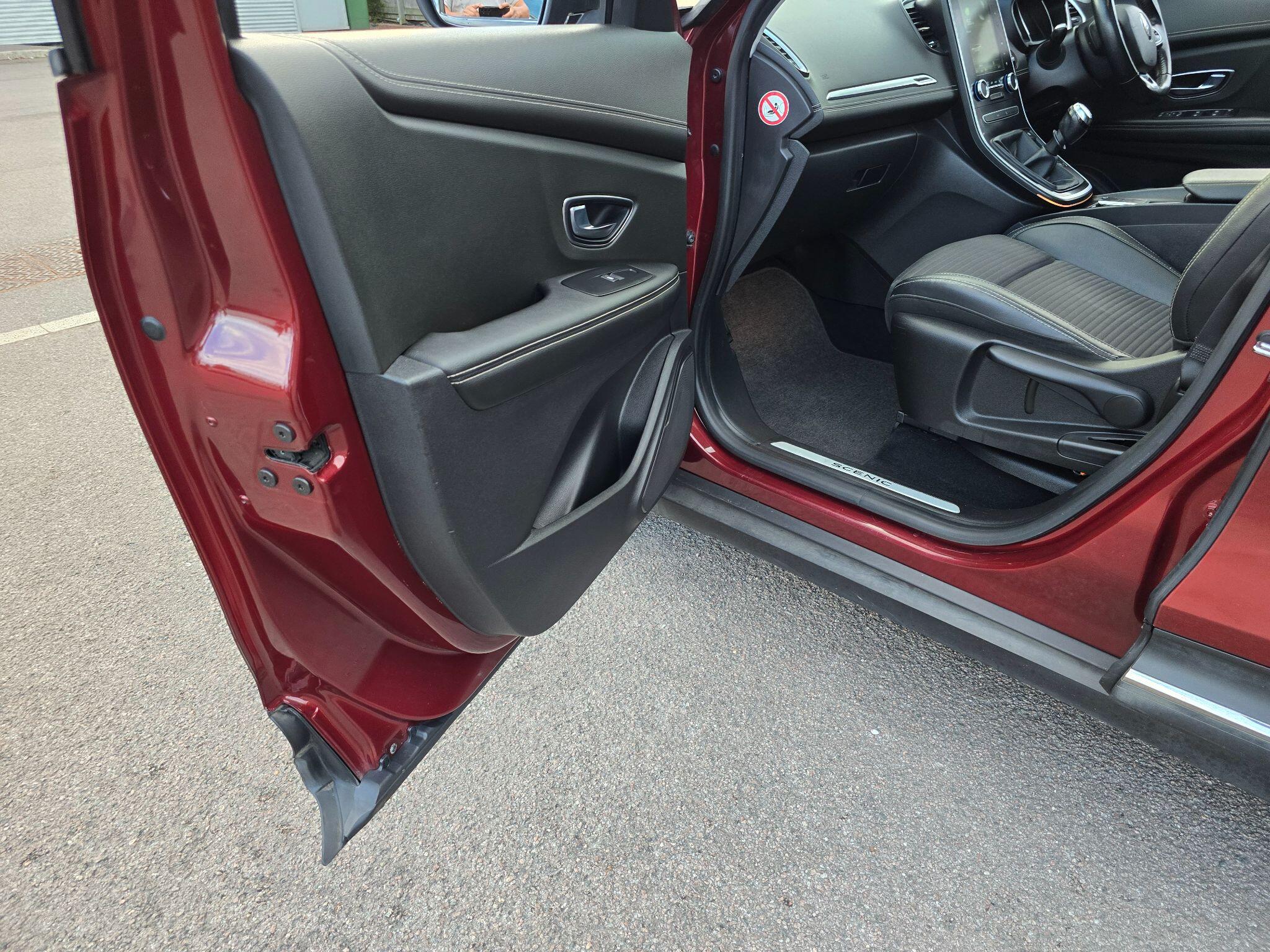 Renault Grand Scenic view 44