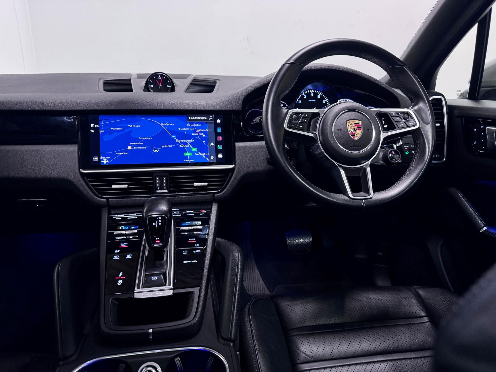 Porsche Cayenne view 39