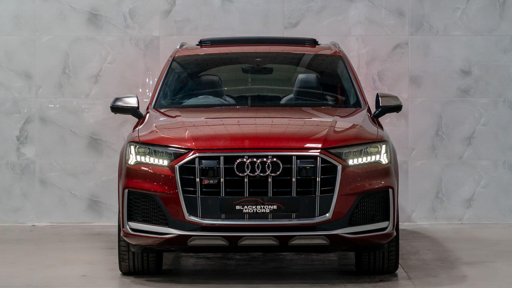 Audi SQ7 view 4