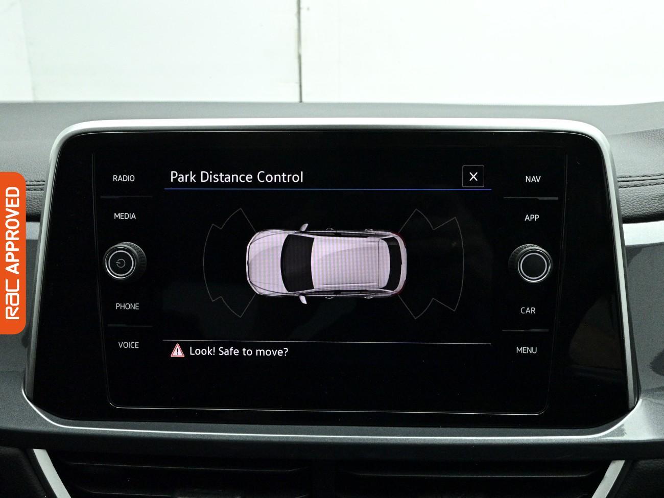 Volkswagen T-Roc view 3