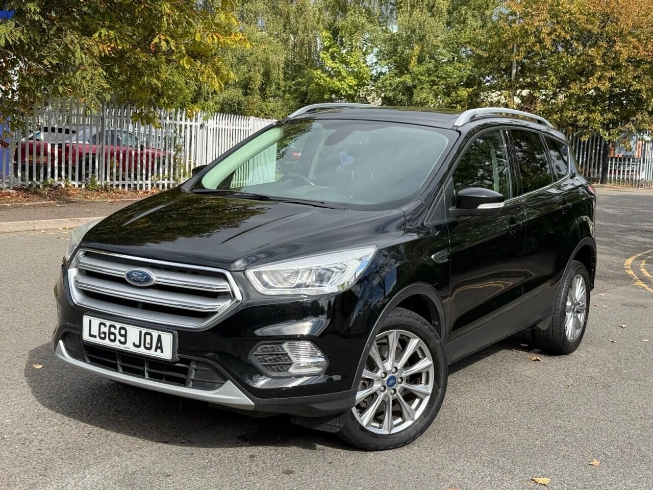 Ford Kuga view 3