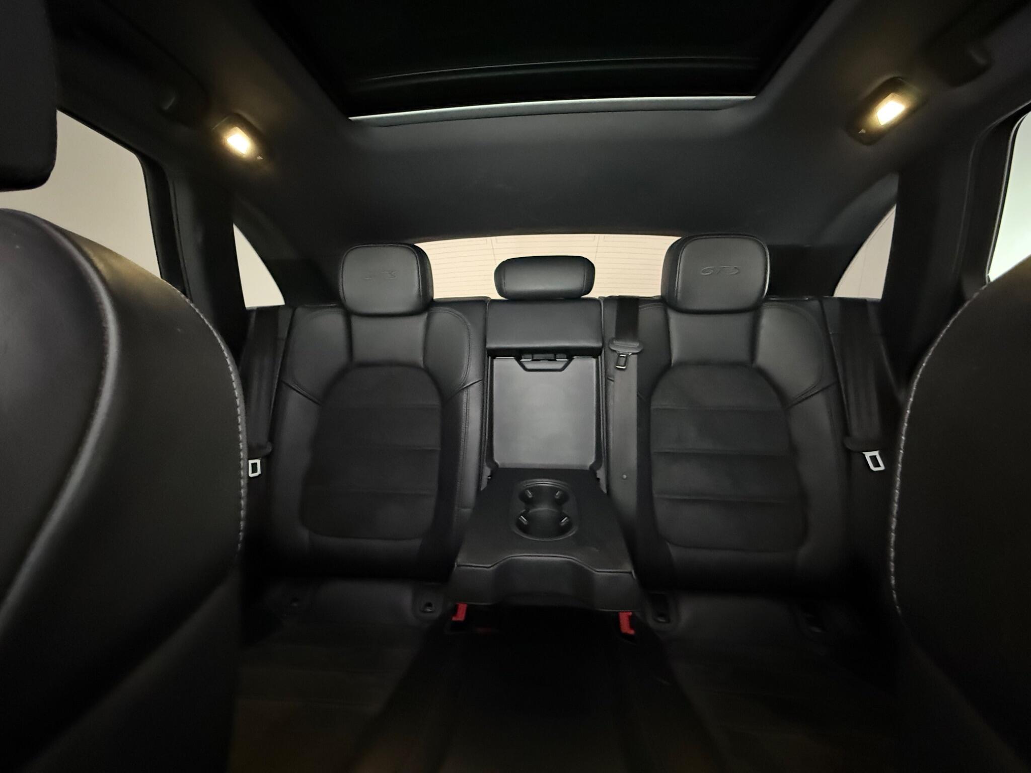 Porsche Macan view 54