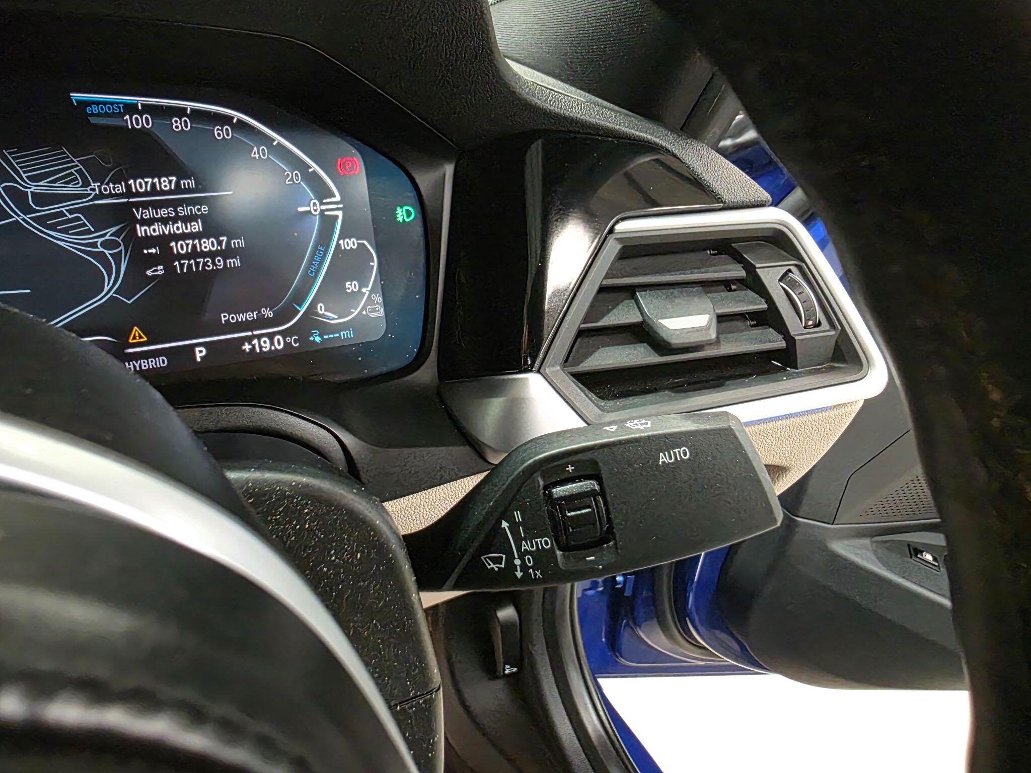 BMW 3 Series view 23