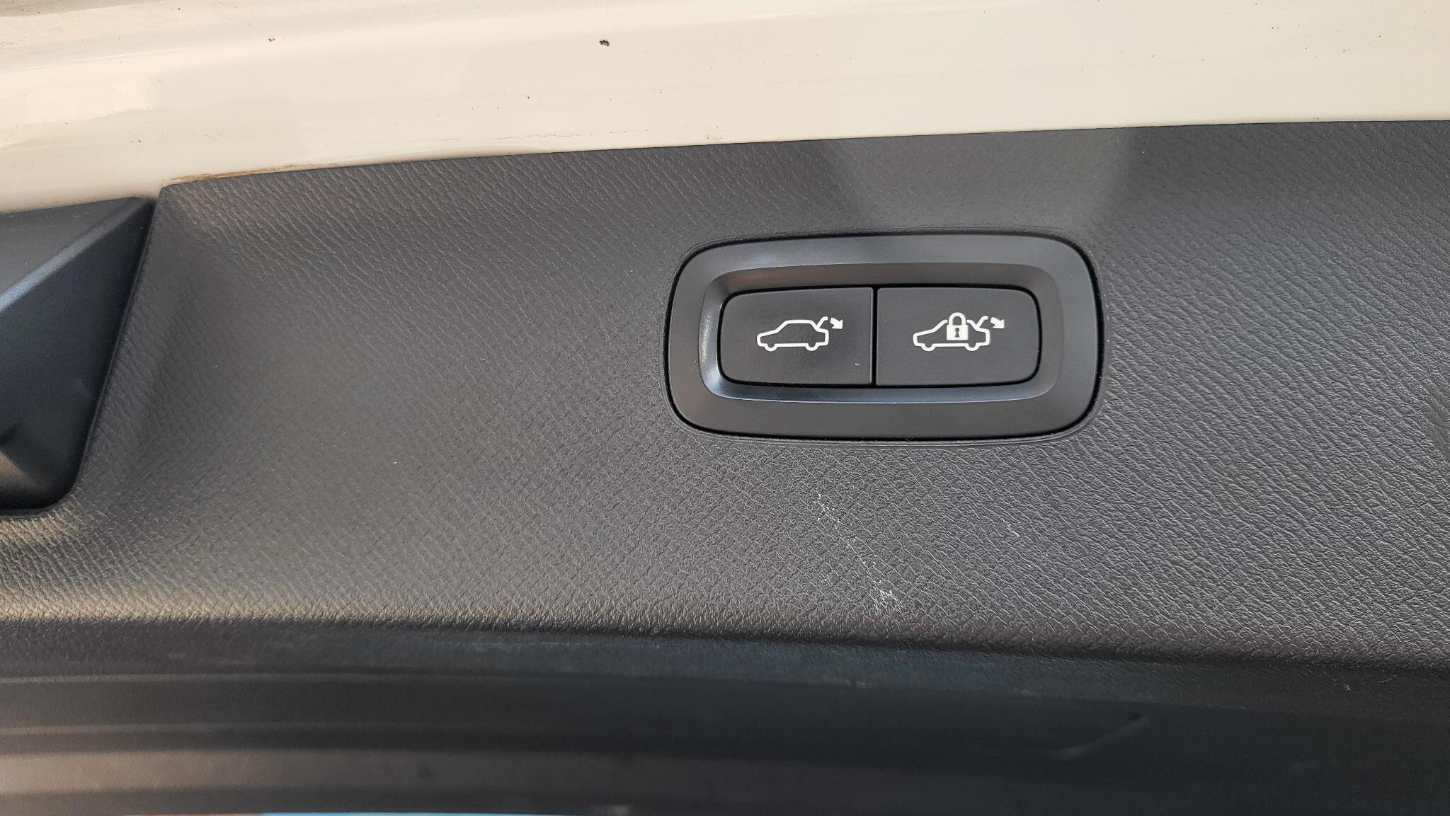 Volvo XC90 view 25