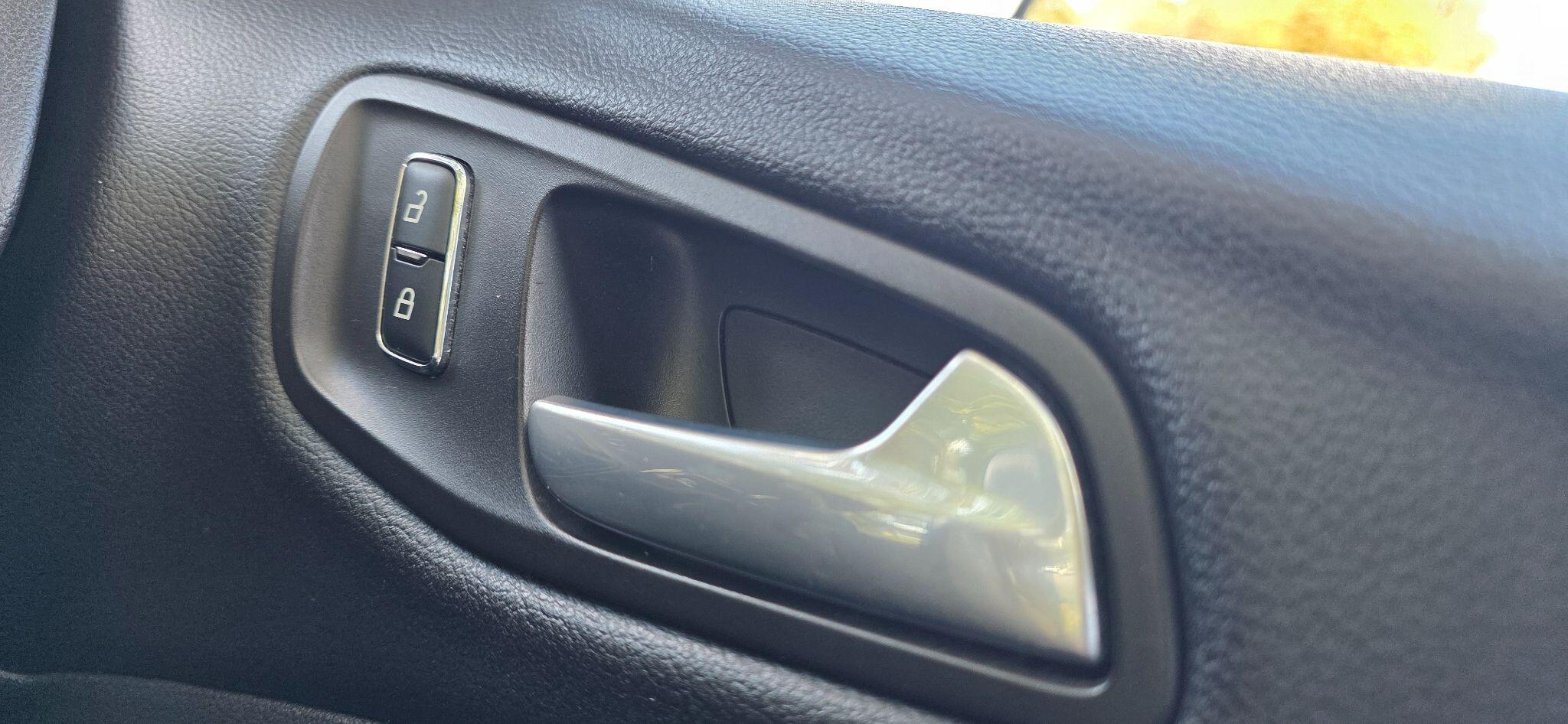 Ford Kuga view 34