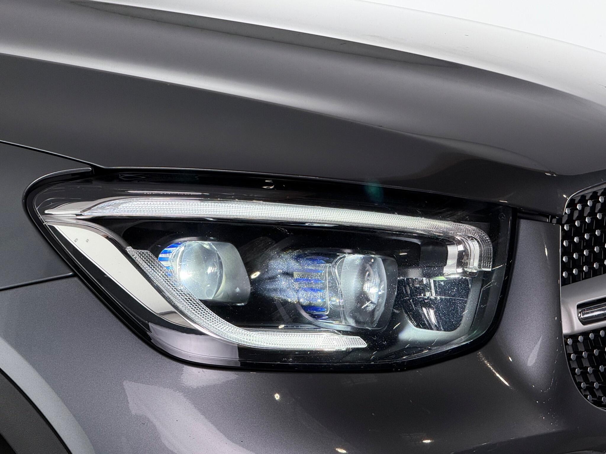 Mercedes-Benz GLC view 4