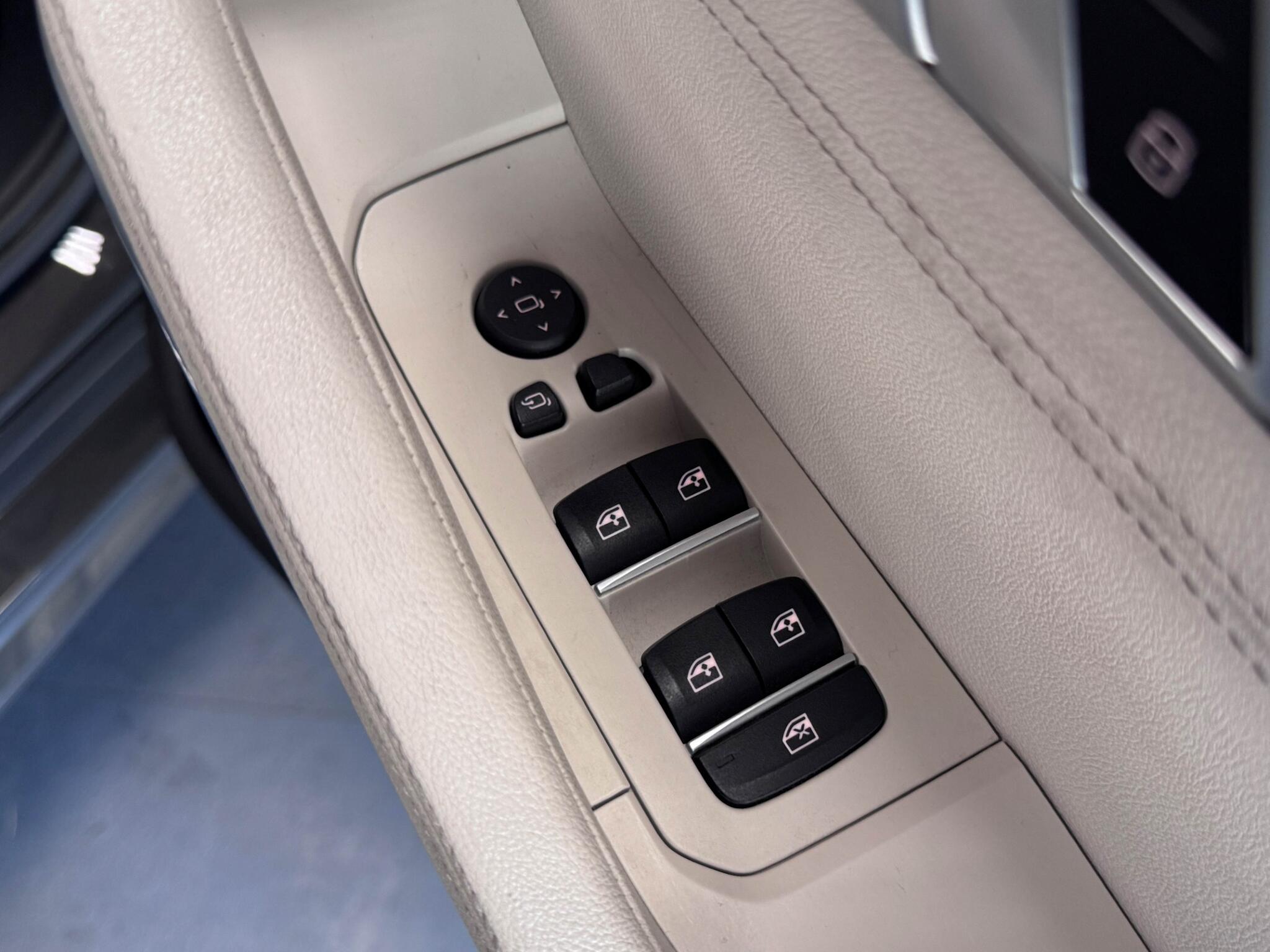 BMW X6 view 19