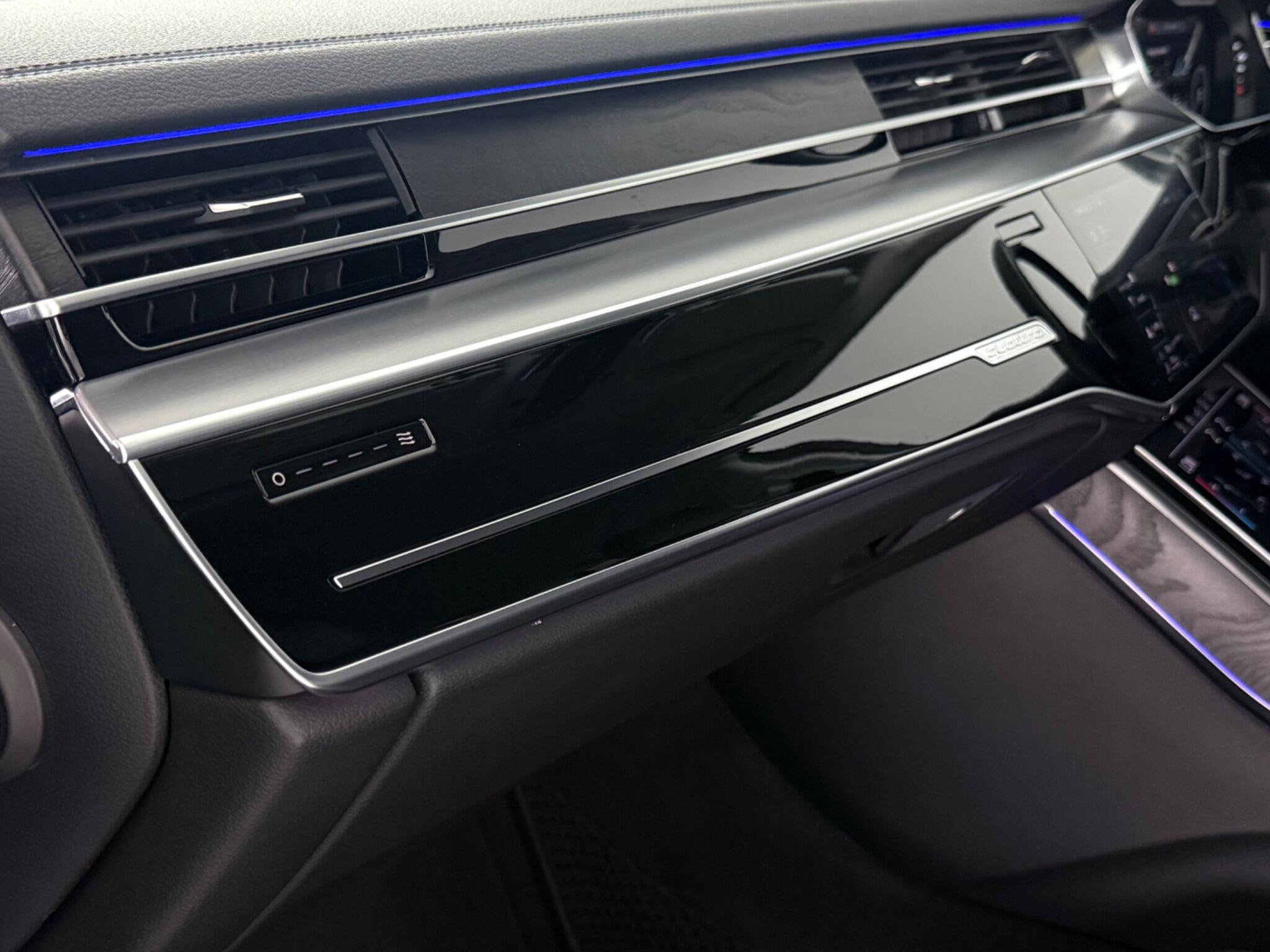 Audi A8 view 38