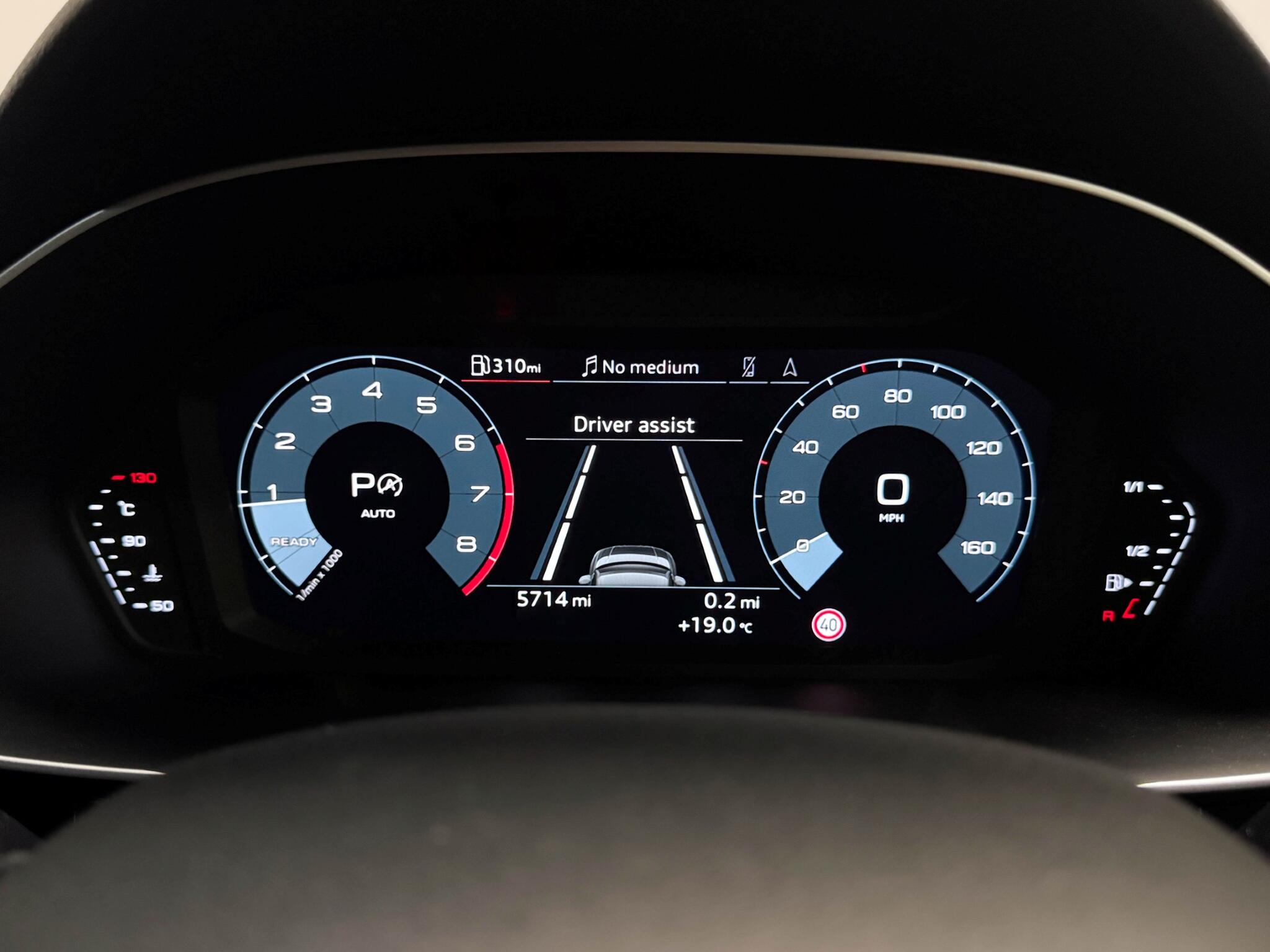 Audi Q3 view 37