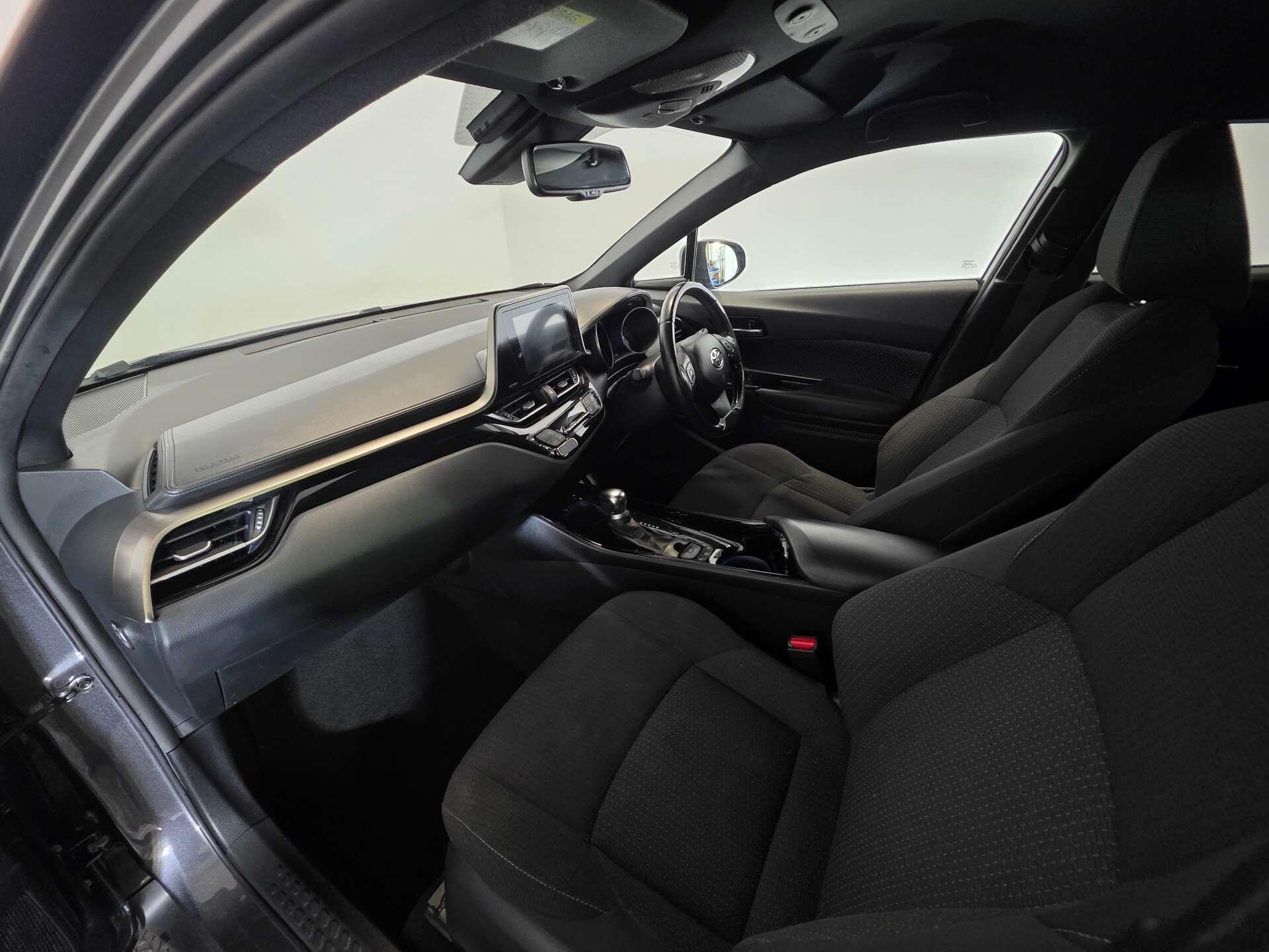 Toyota C-HR view 48