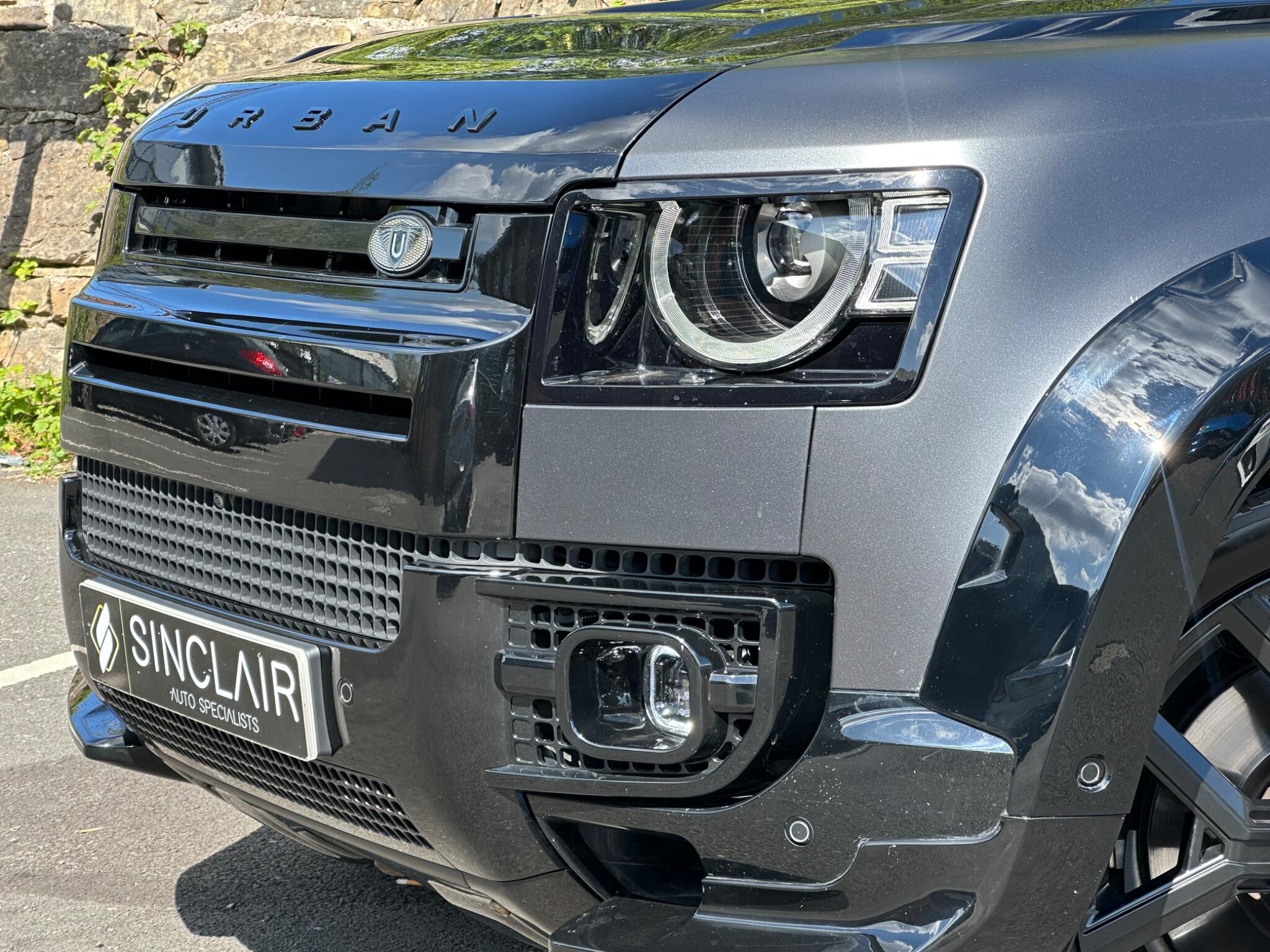 Land Rover Defender 110 view 30