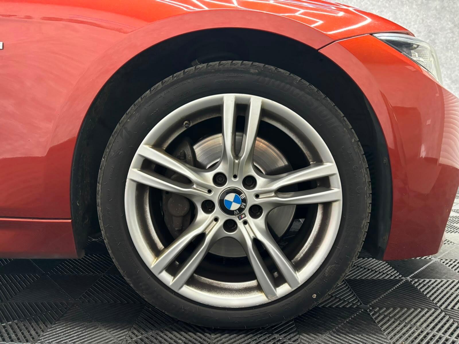 BMW 3 Series view 28