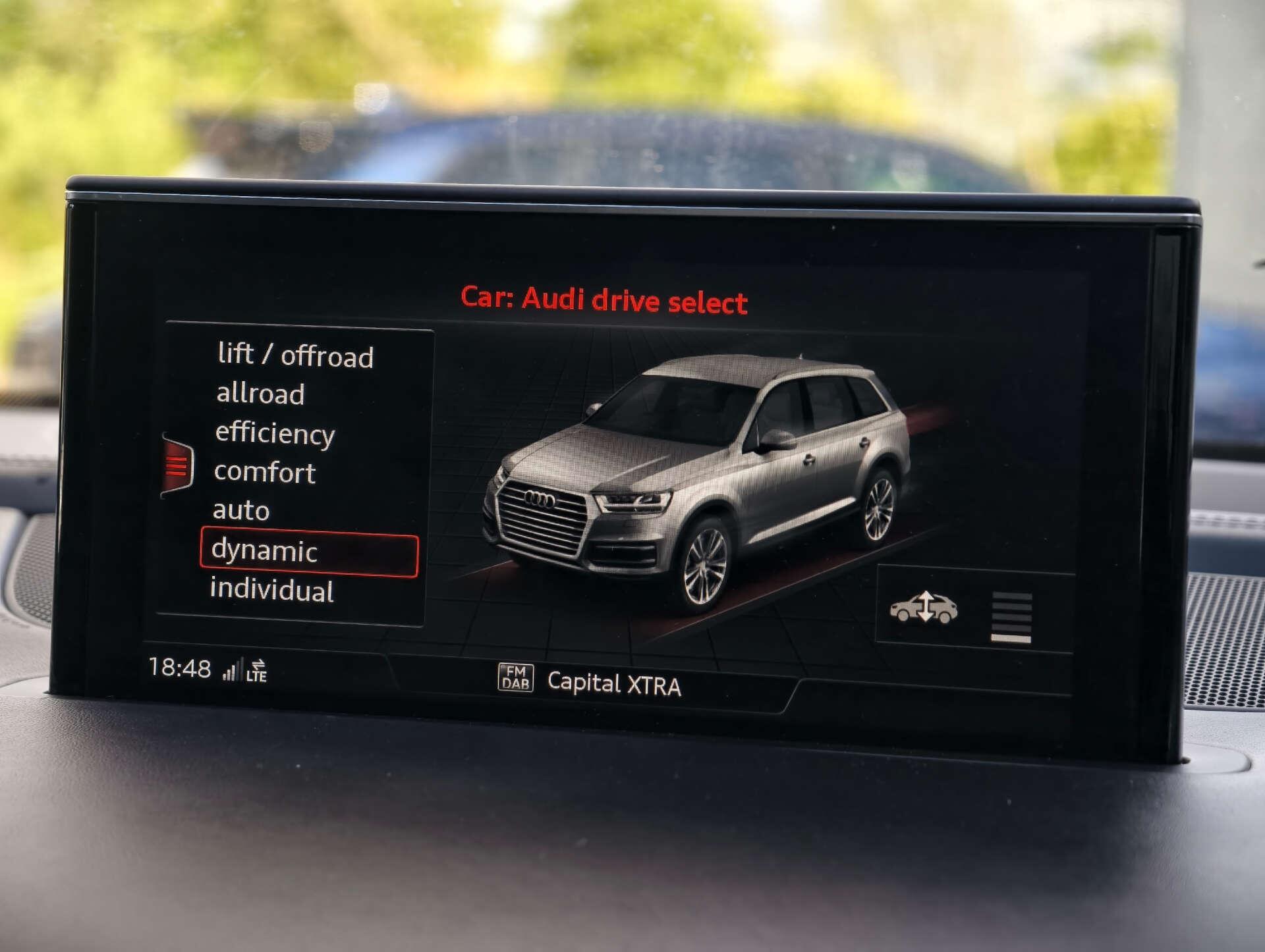 Audi Q7 view 58