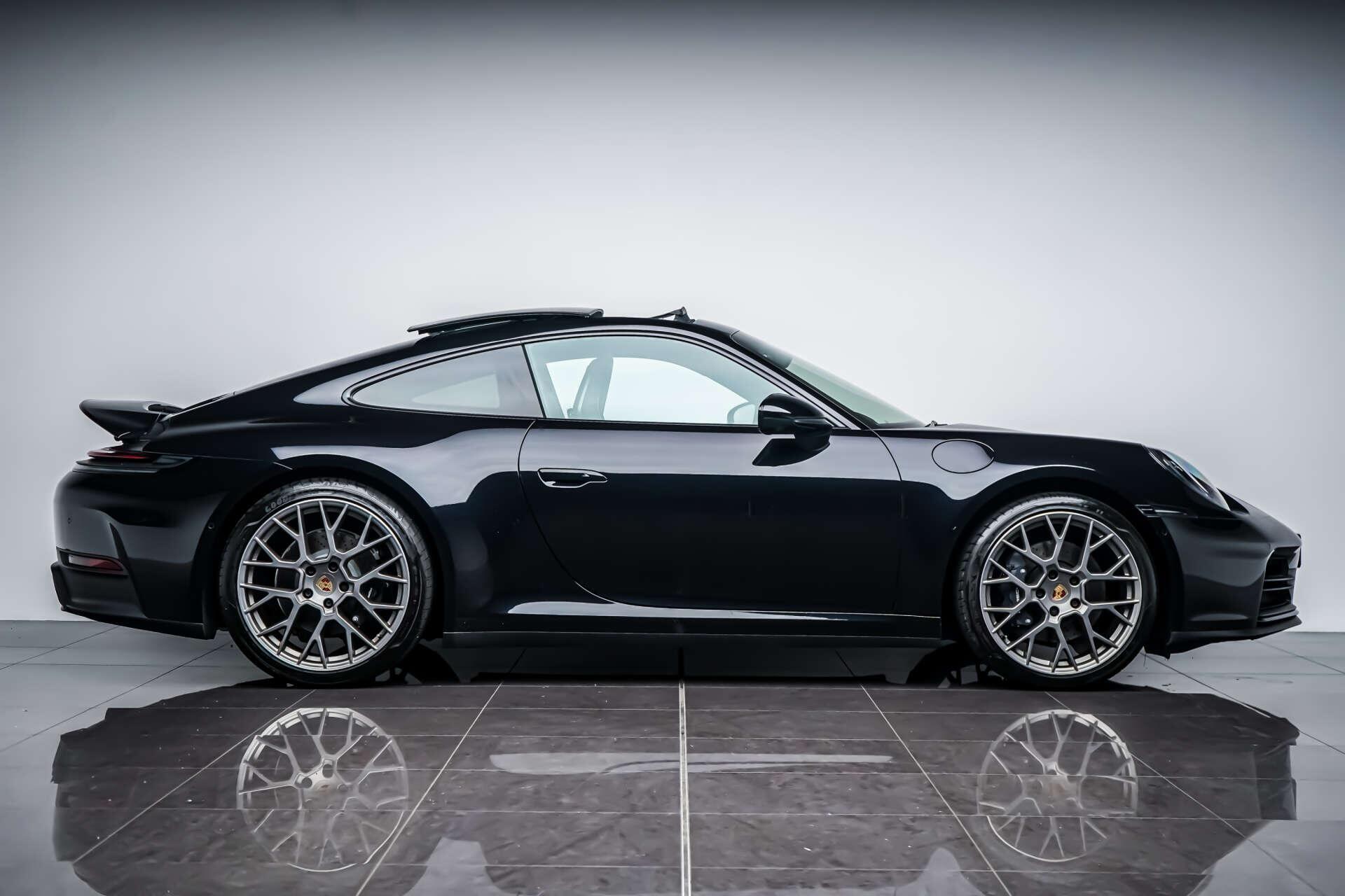 Porsche 911 view 11