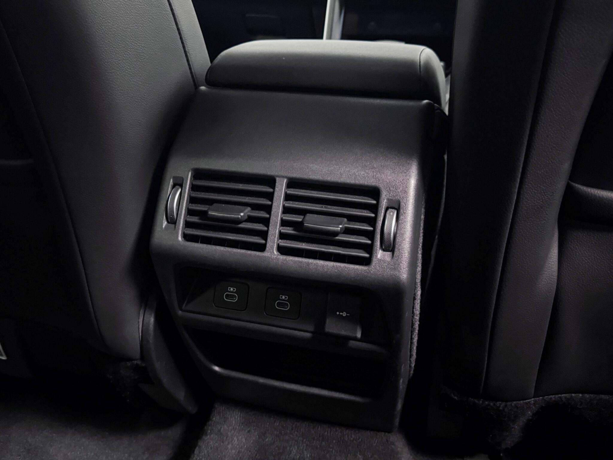 Land Rover Discovery Sport view 22