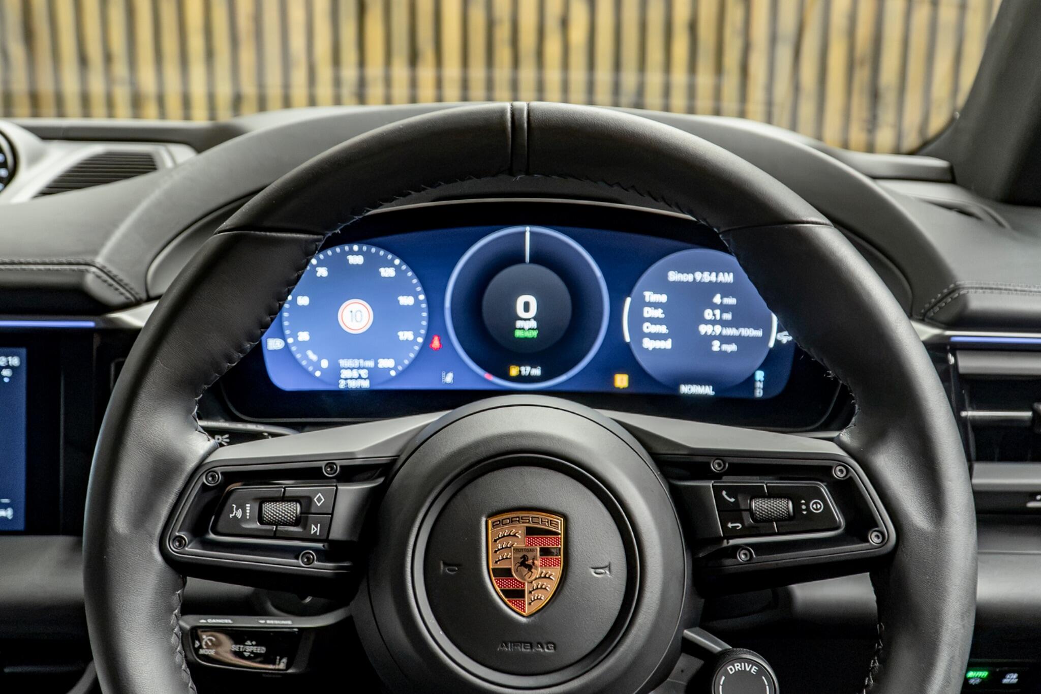 Porsche Macan view 33