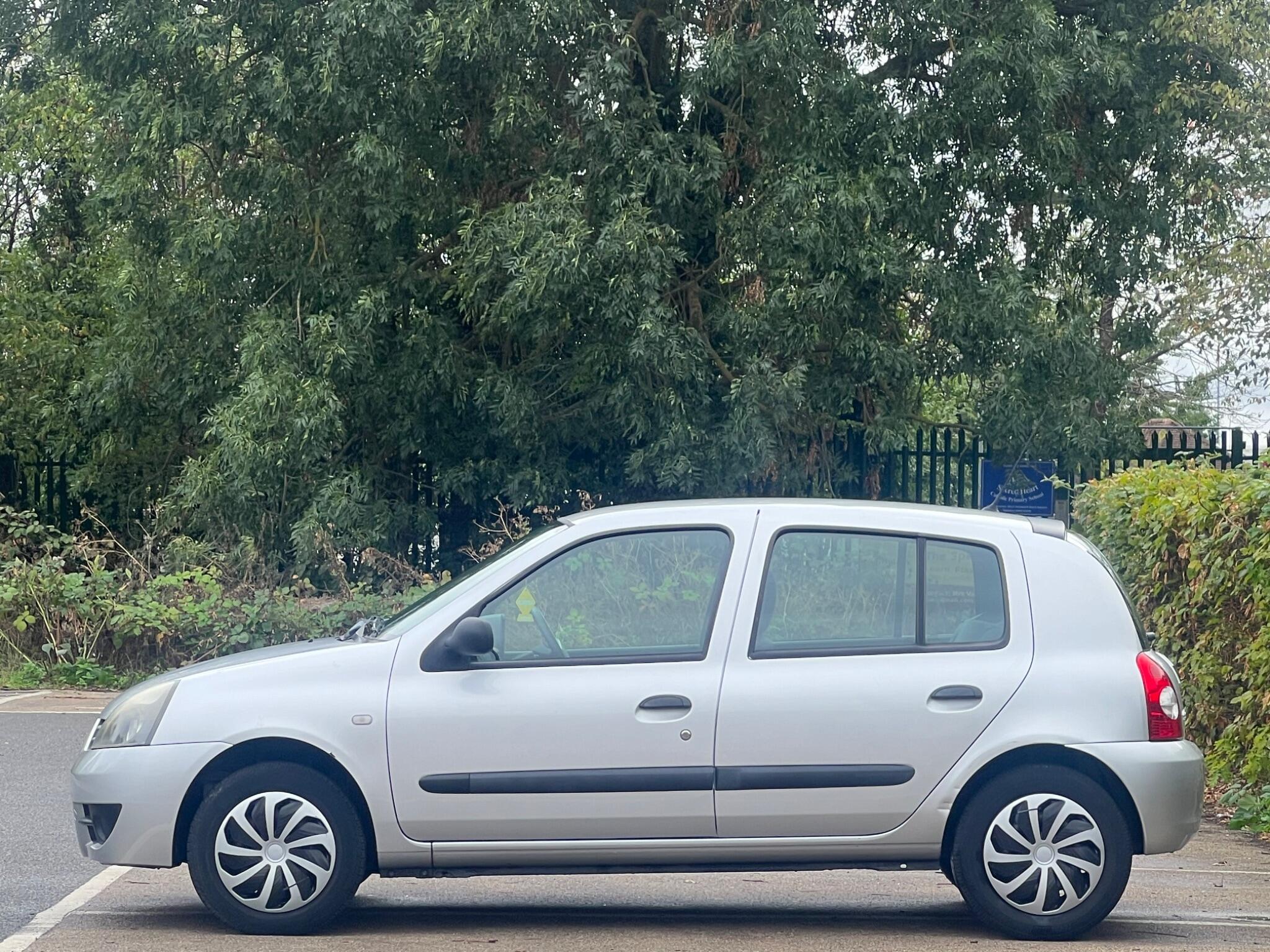Renault Clio view 6