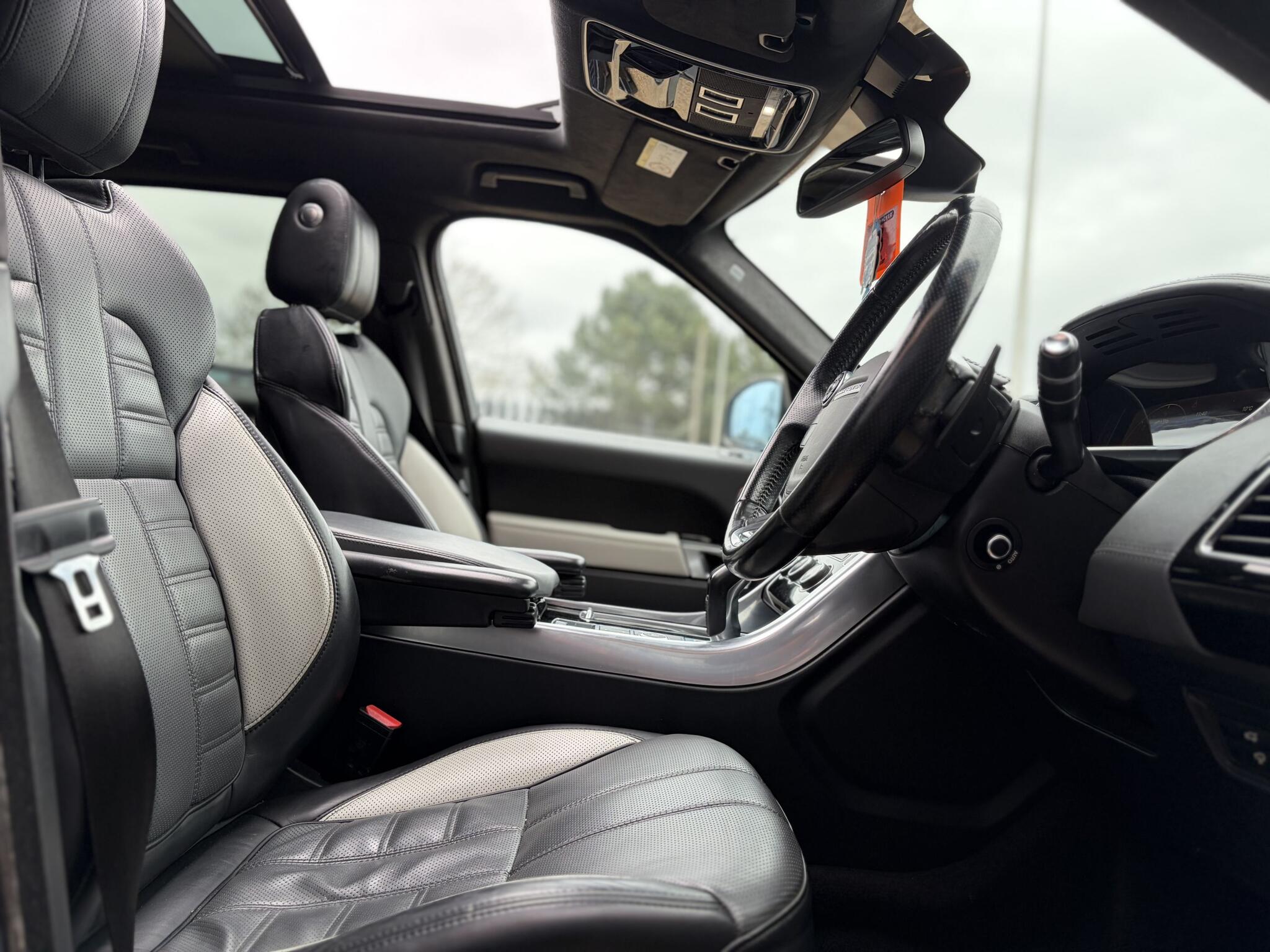 Land Rover Range Rover Sport view 16