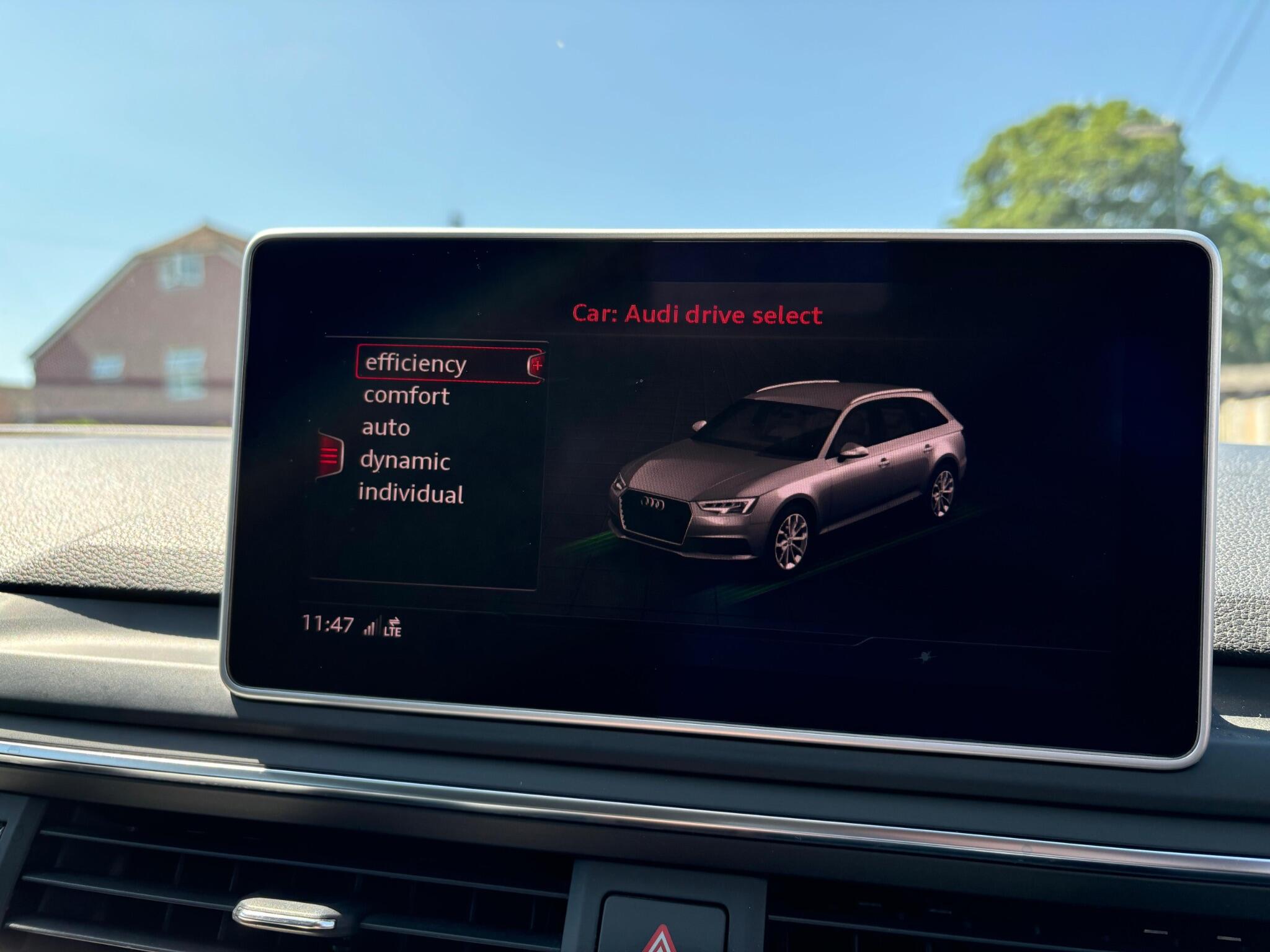Audi A4 Avant view 16