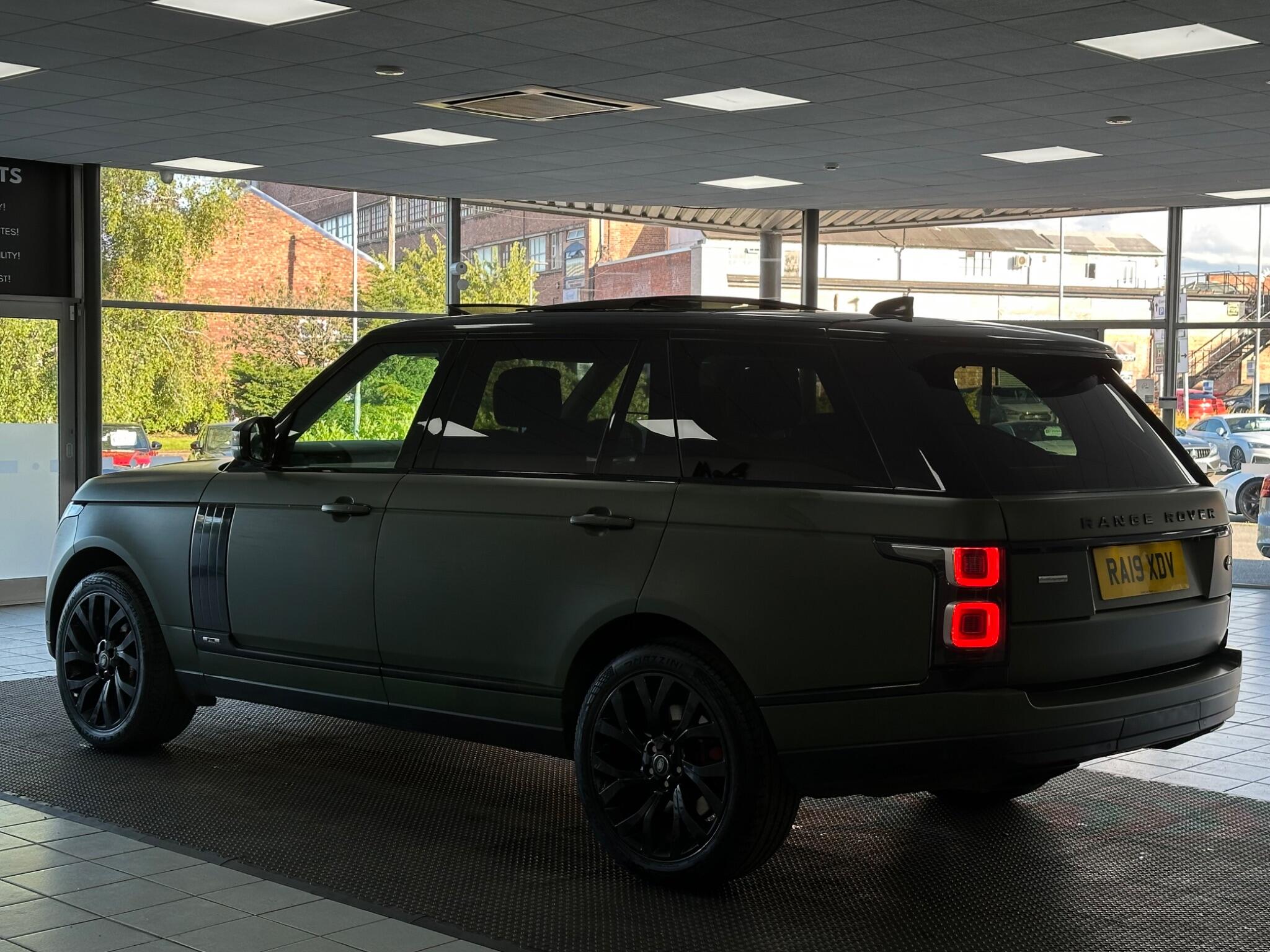 Land Rover Range Rover view 10