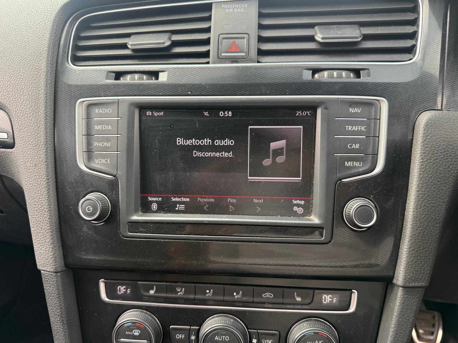 Volkswagen Golf view 18