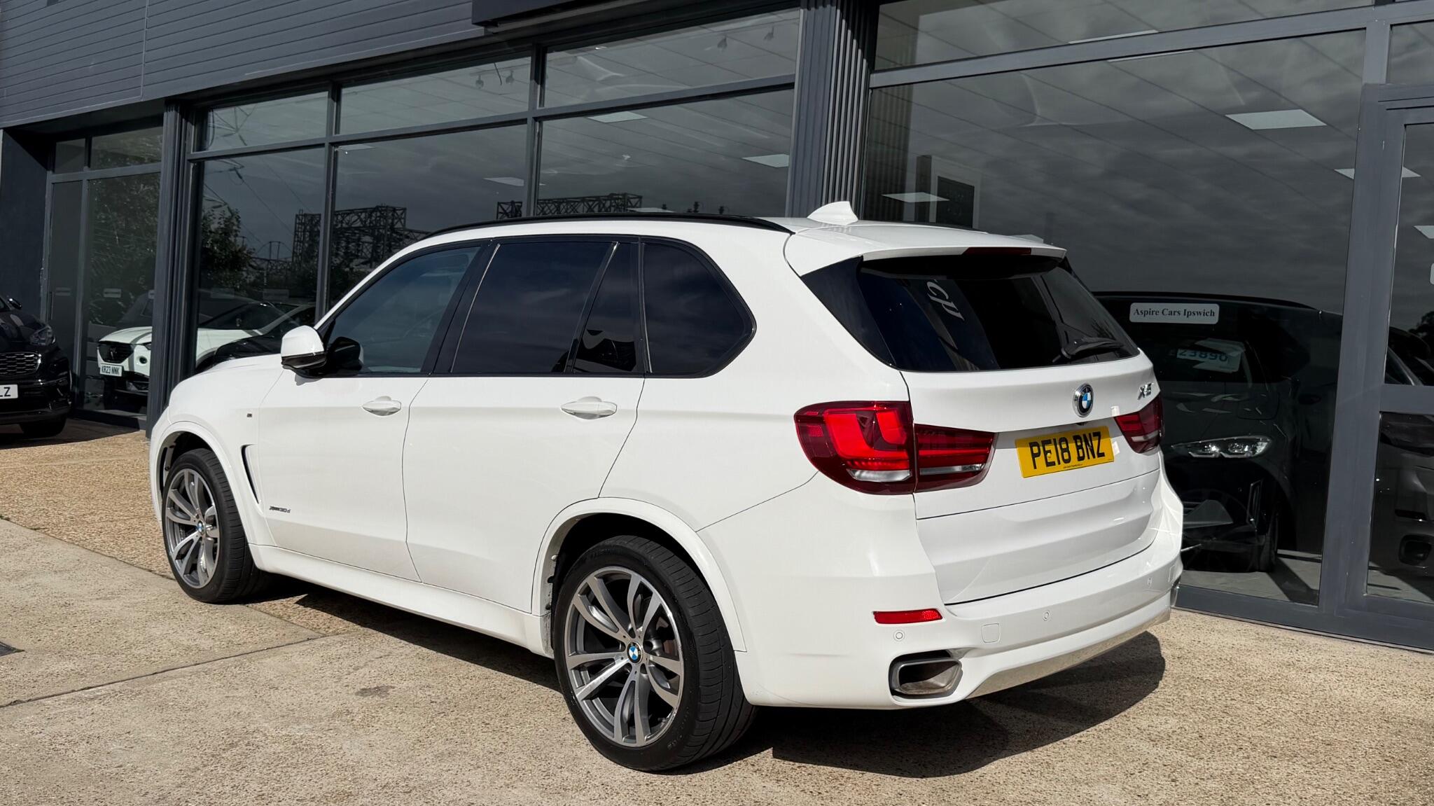 BMW X5 view 4