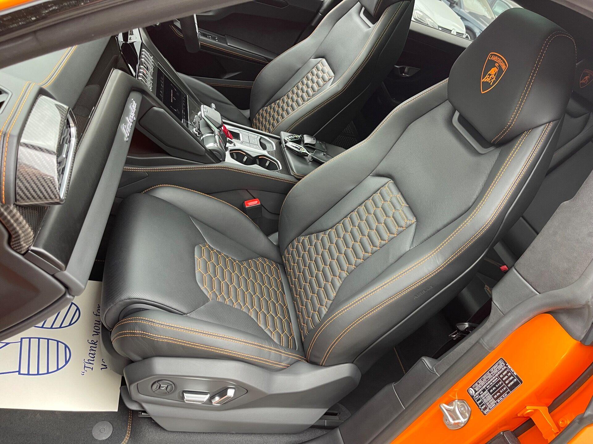 Lamborghini Urus view 4