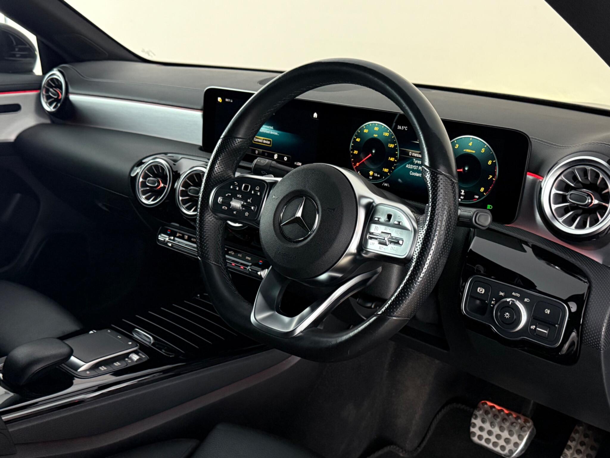 Mercedes-Benz Cla view 3