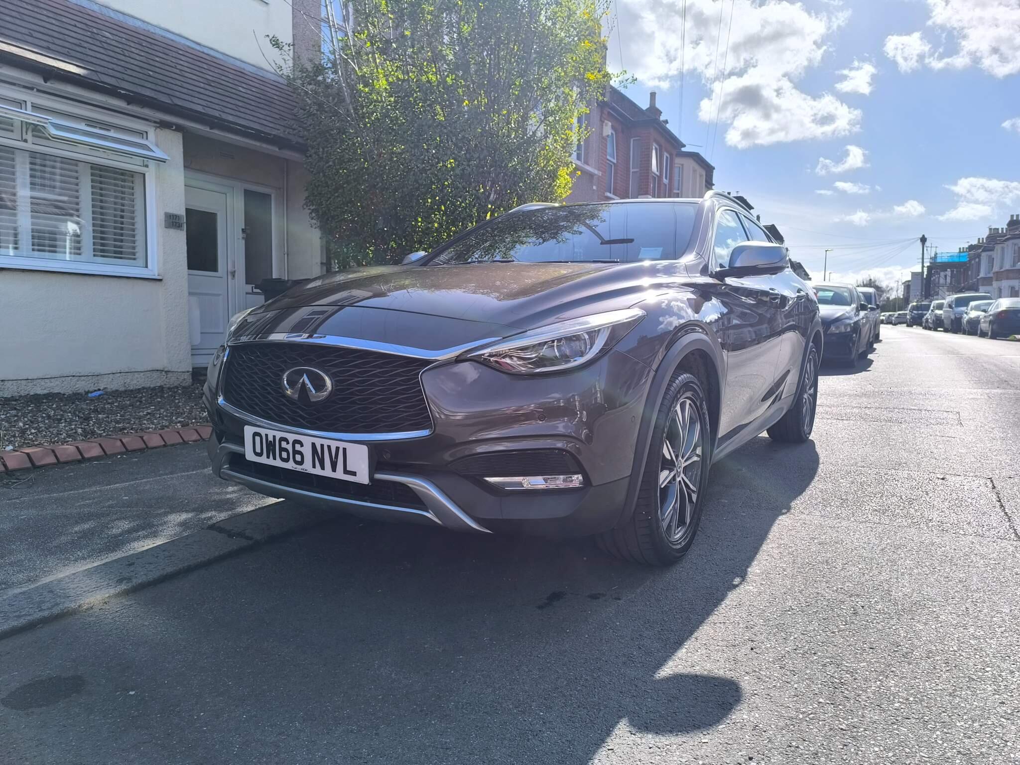 Infiniti QX30