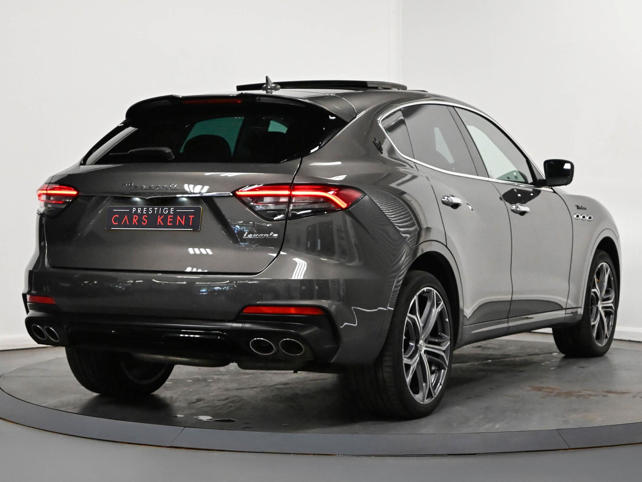 Maserati Levante view 27