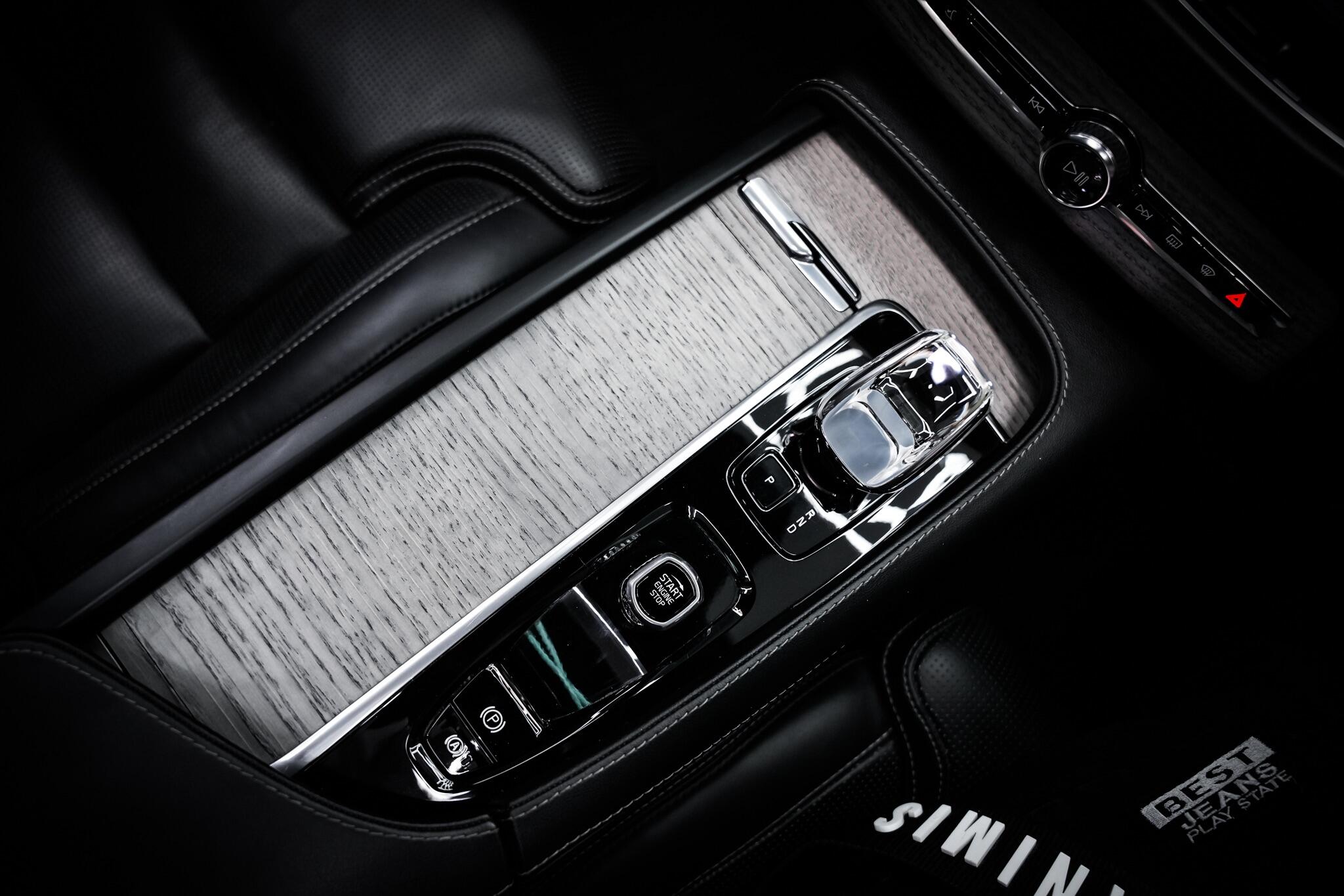 Volvo XC90 view 42