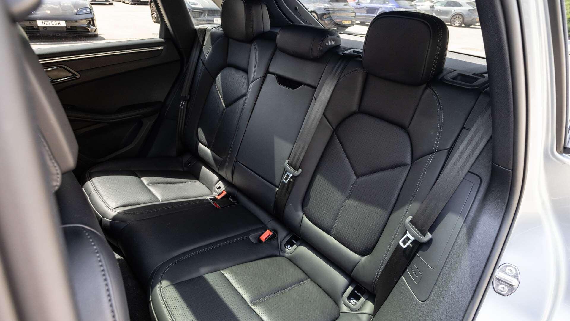 Porsche Macan view 16