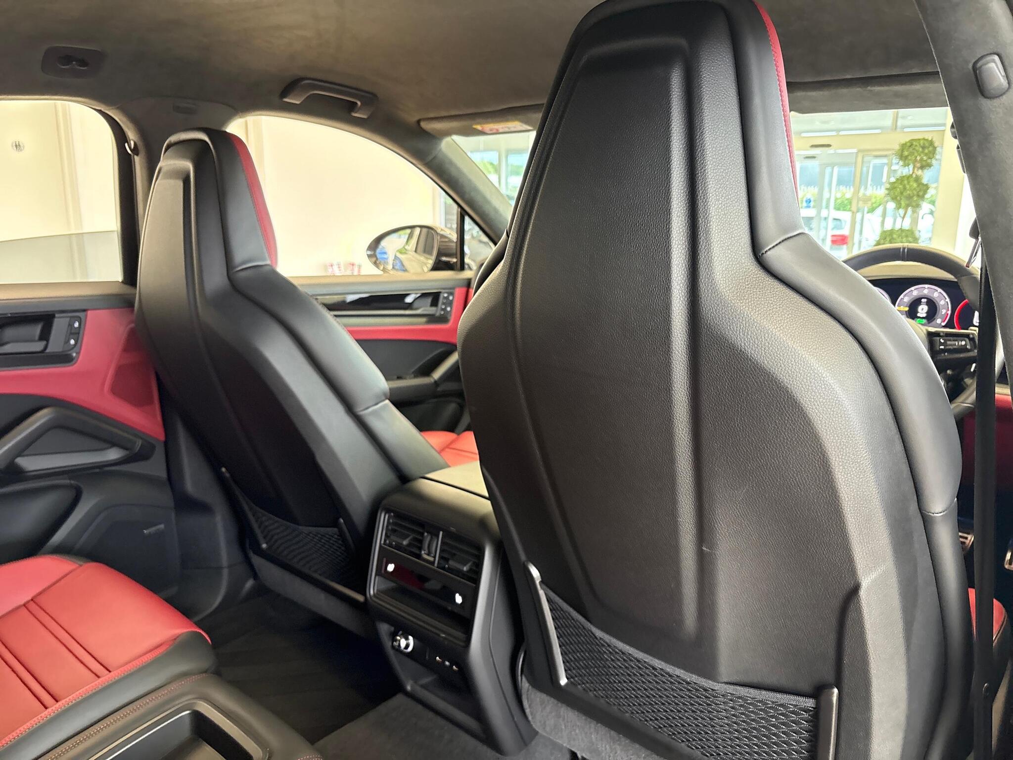 Porsche Cayenne view 45