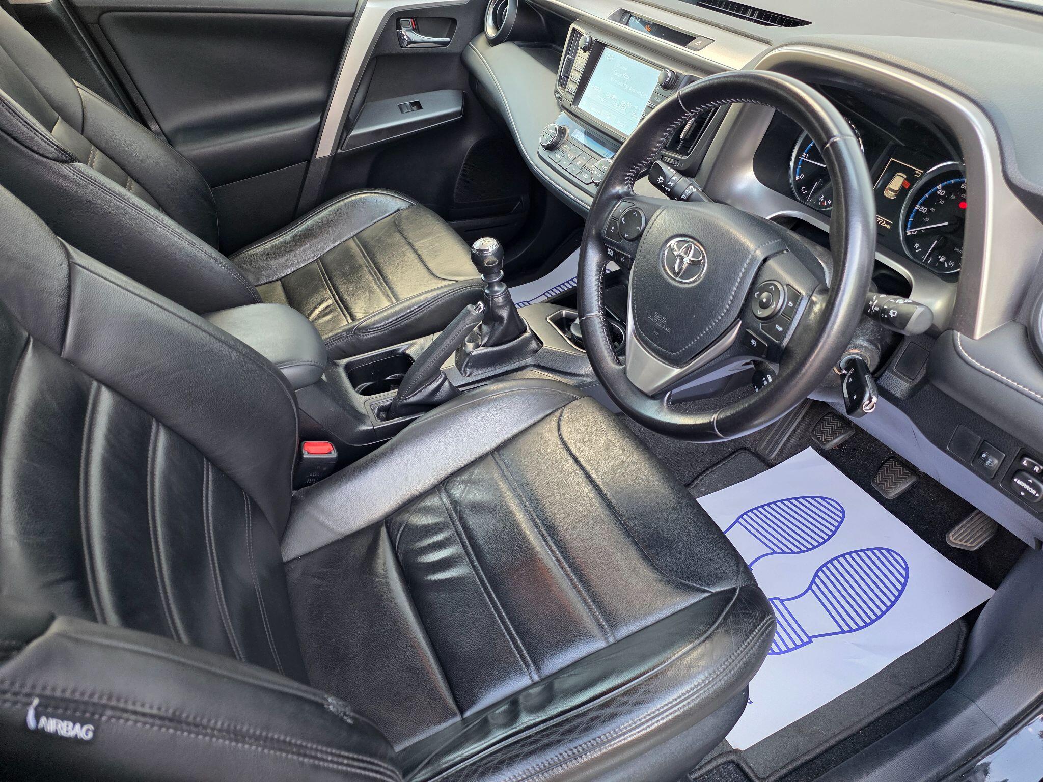 Toyota Rav4 view 15