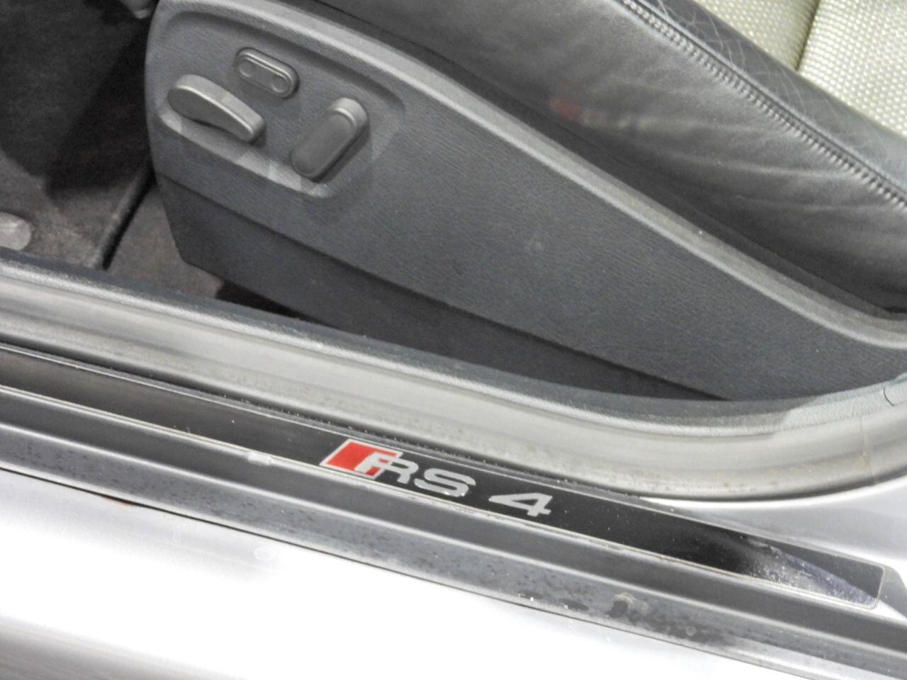 Audi RS4 view 25