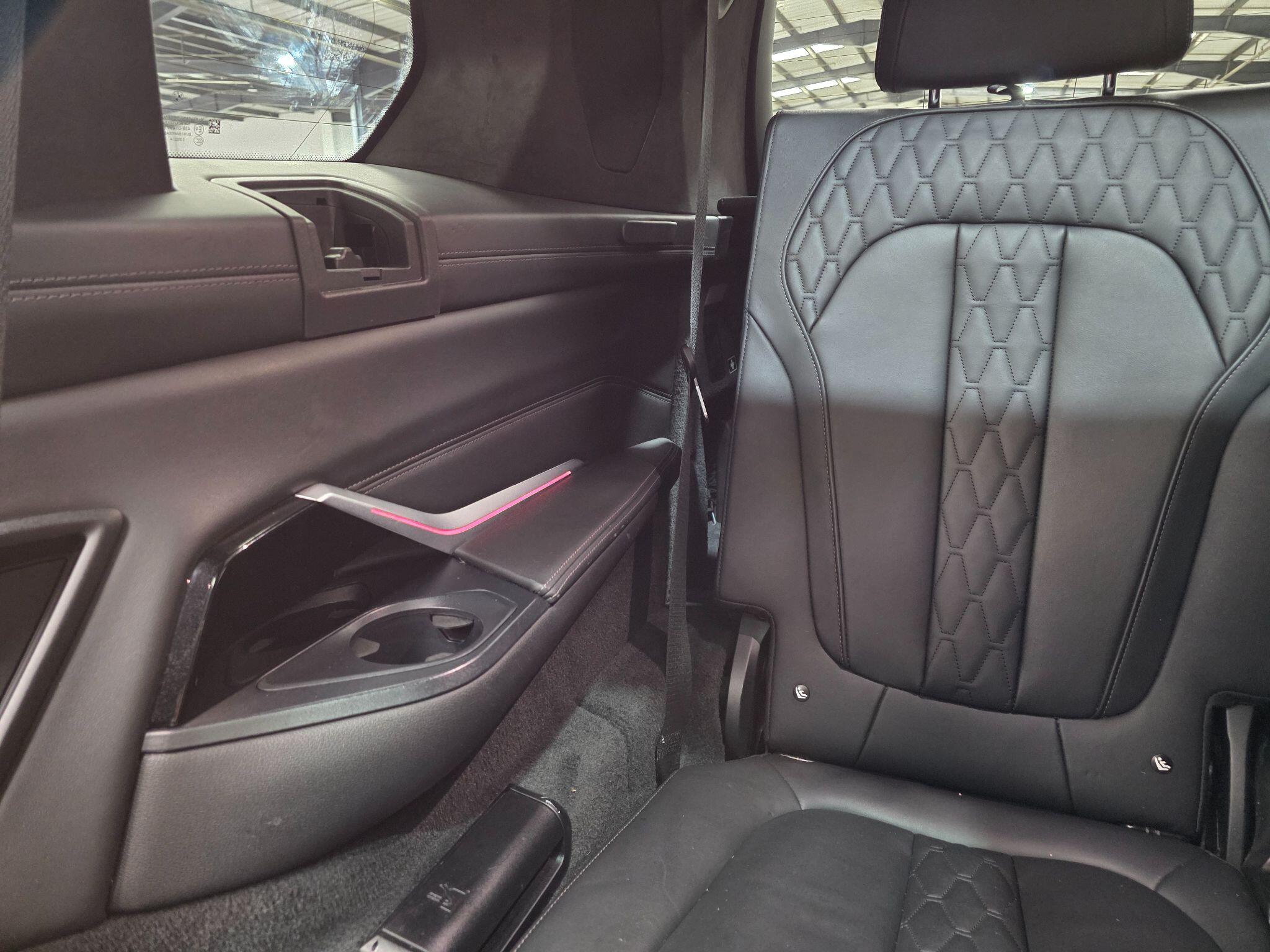 BMW X7 view 49