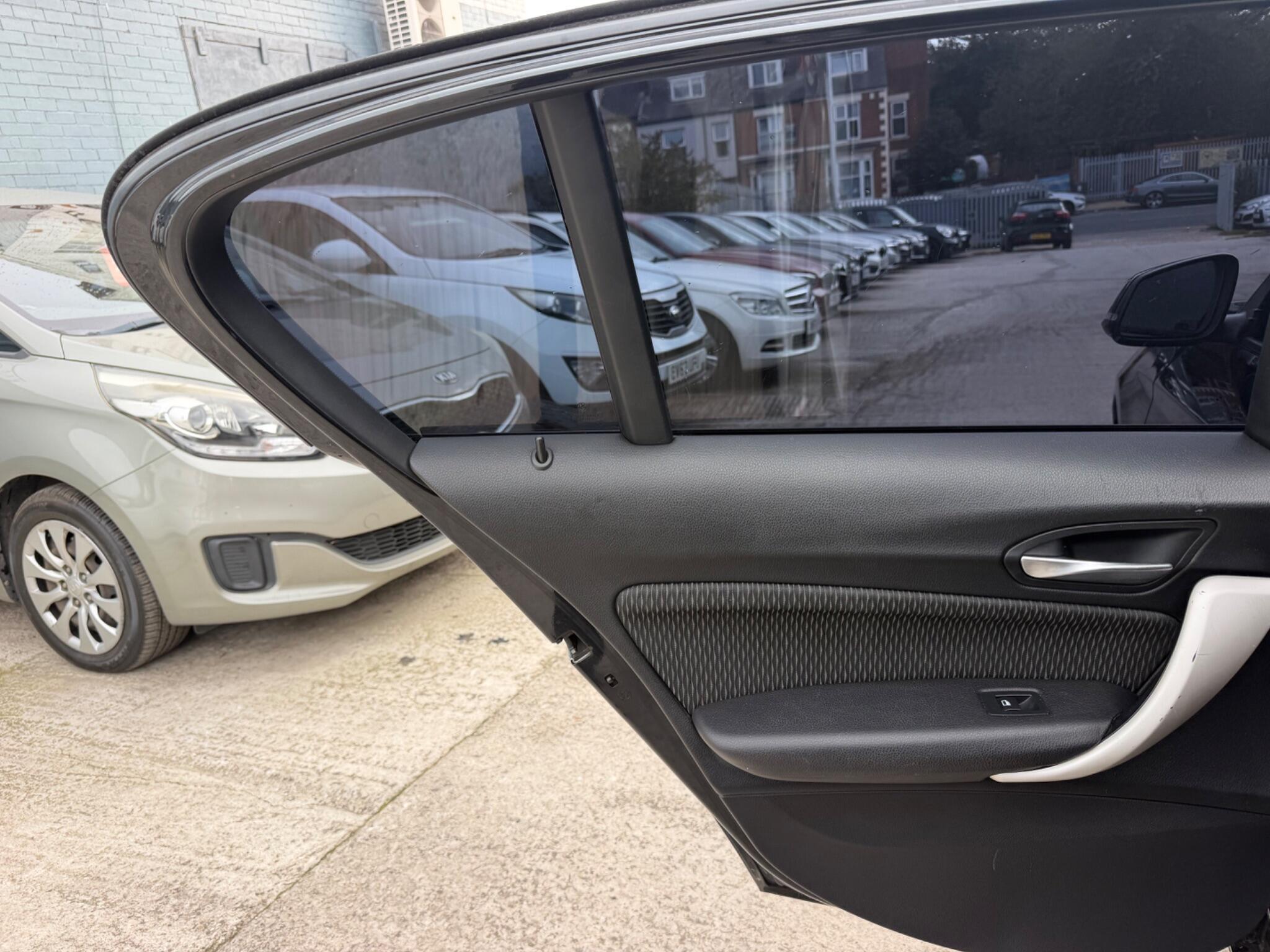 BMW 1 Series view 24
