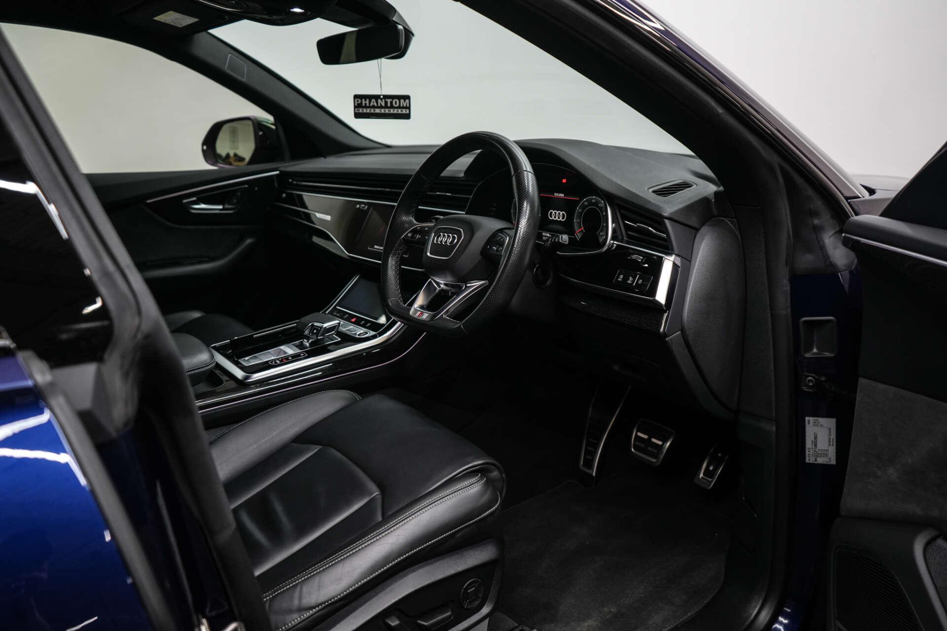 Audi Q8 view 14