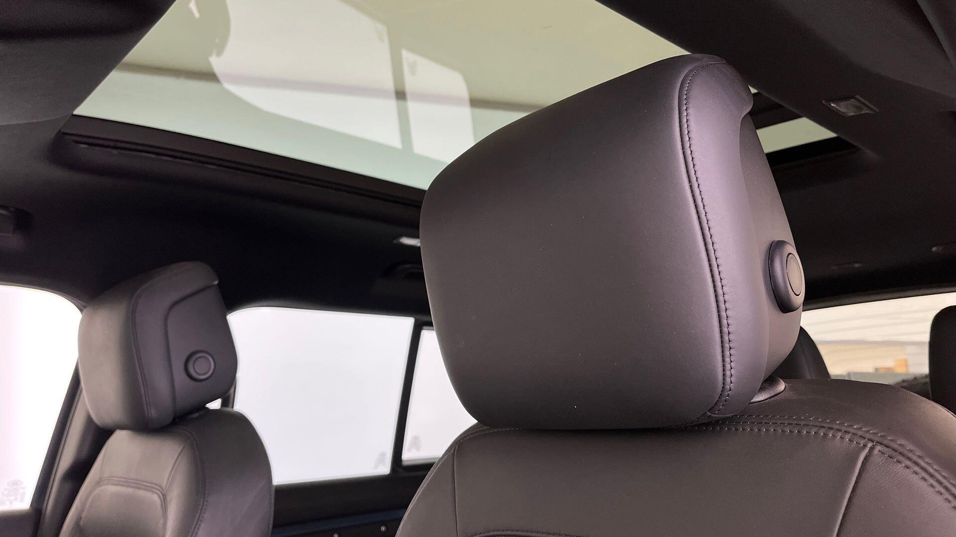 Land Rover Defender view 21