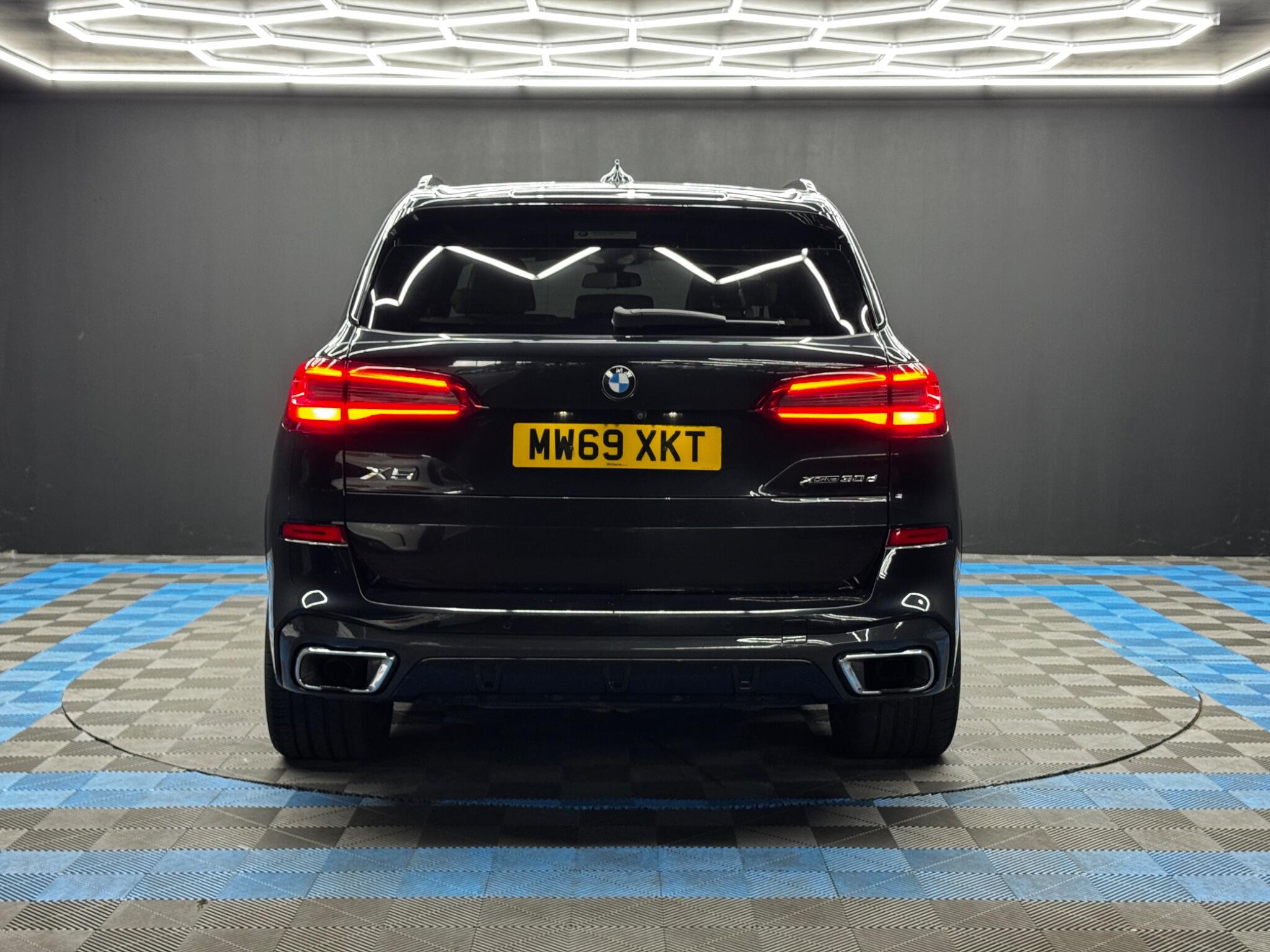BMW X5 view 6
