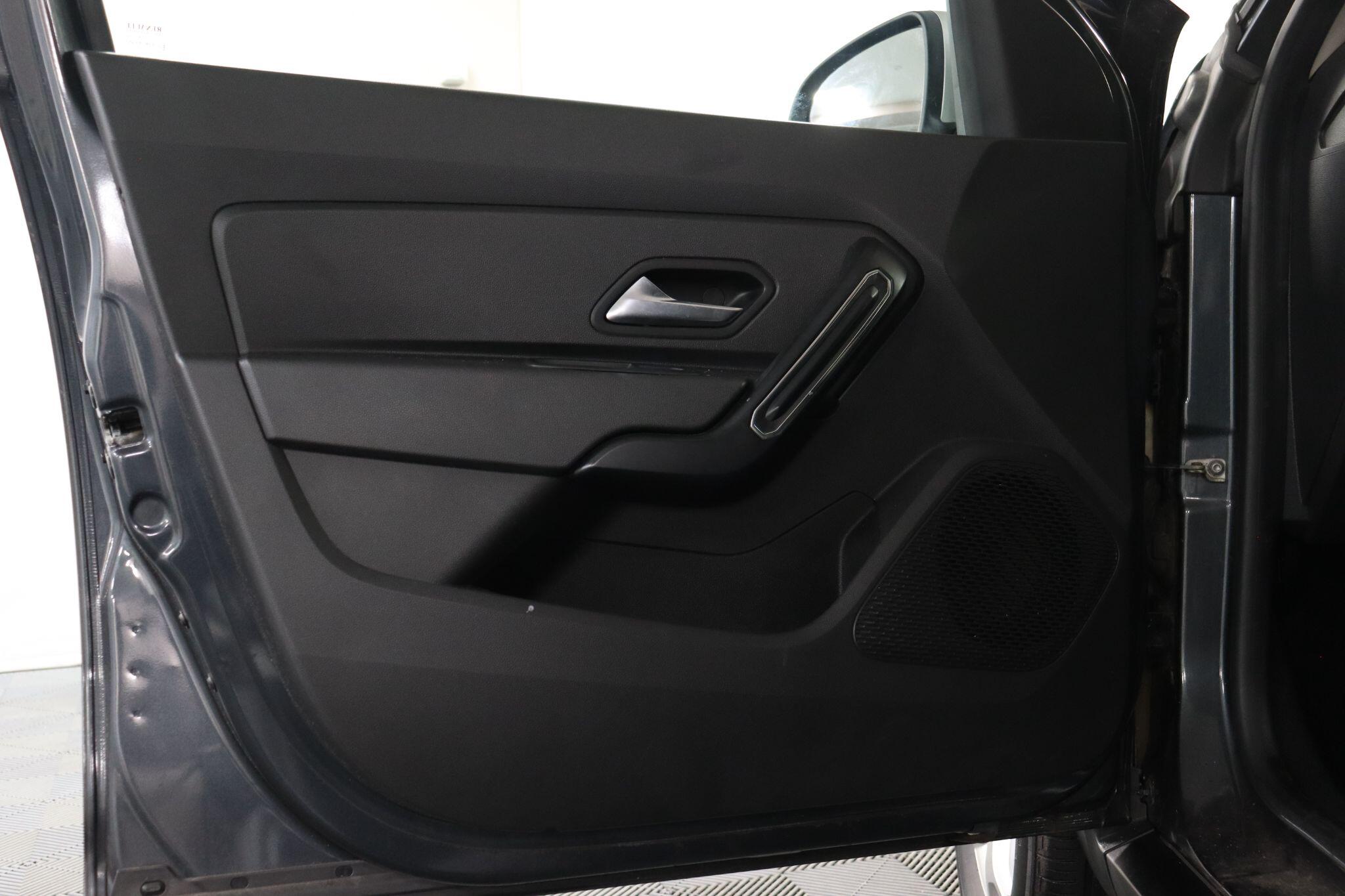 Dacia Duster view 42