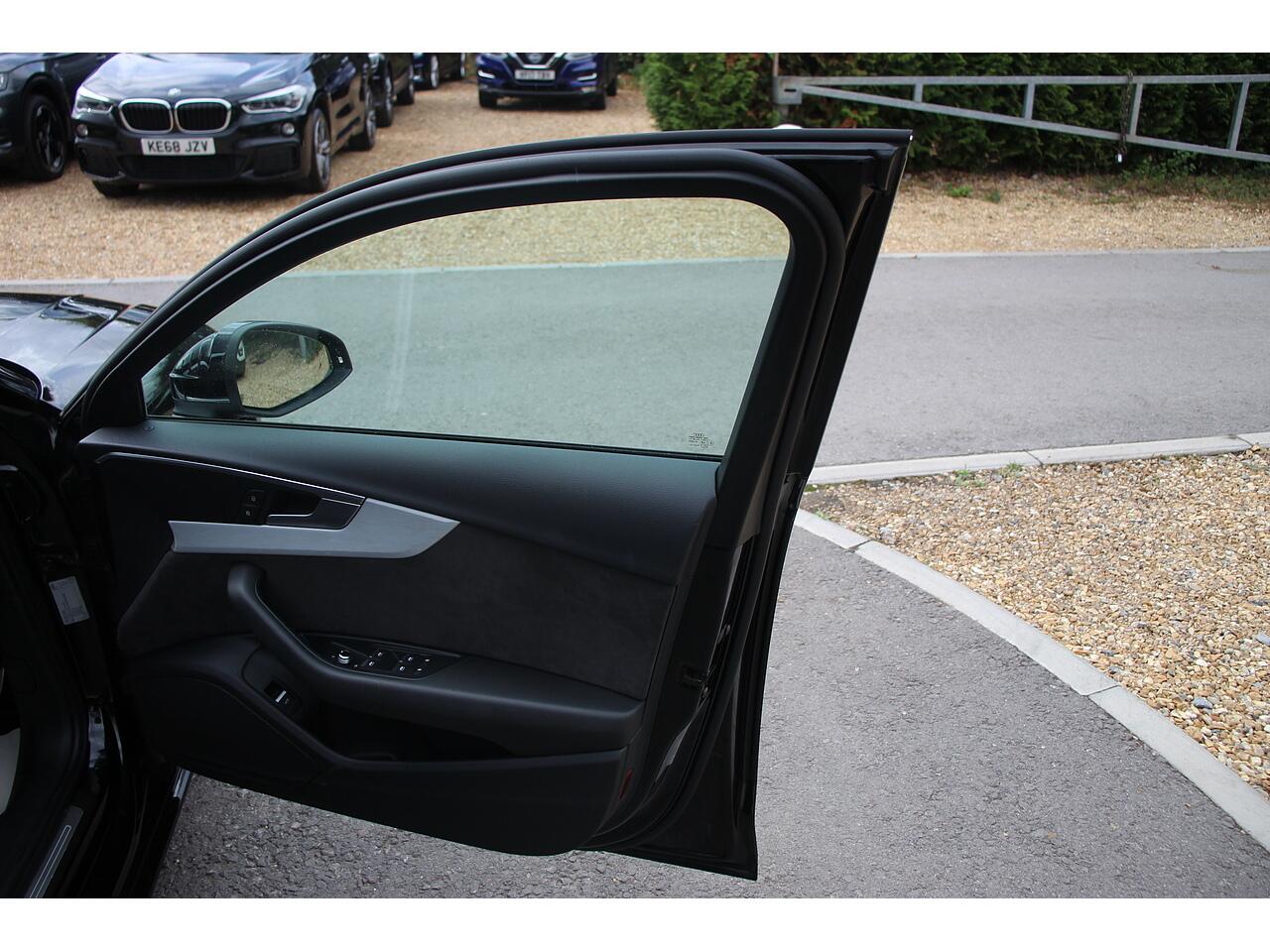 Audi A4 view 40